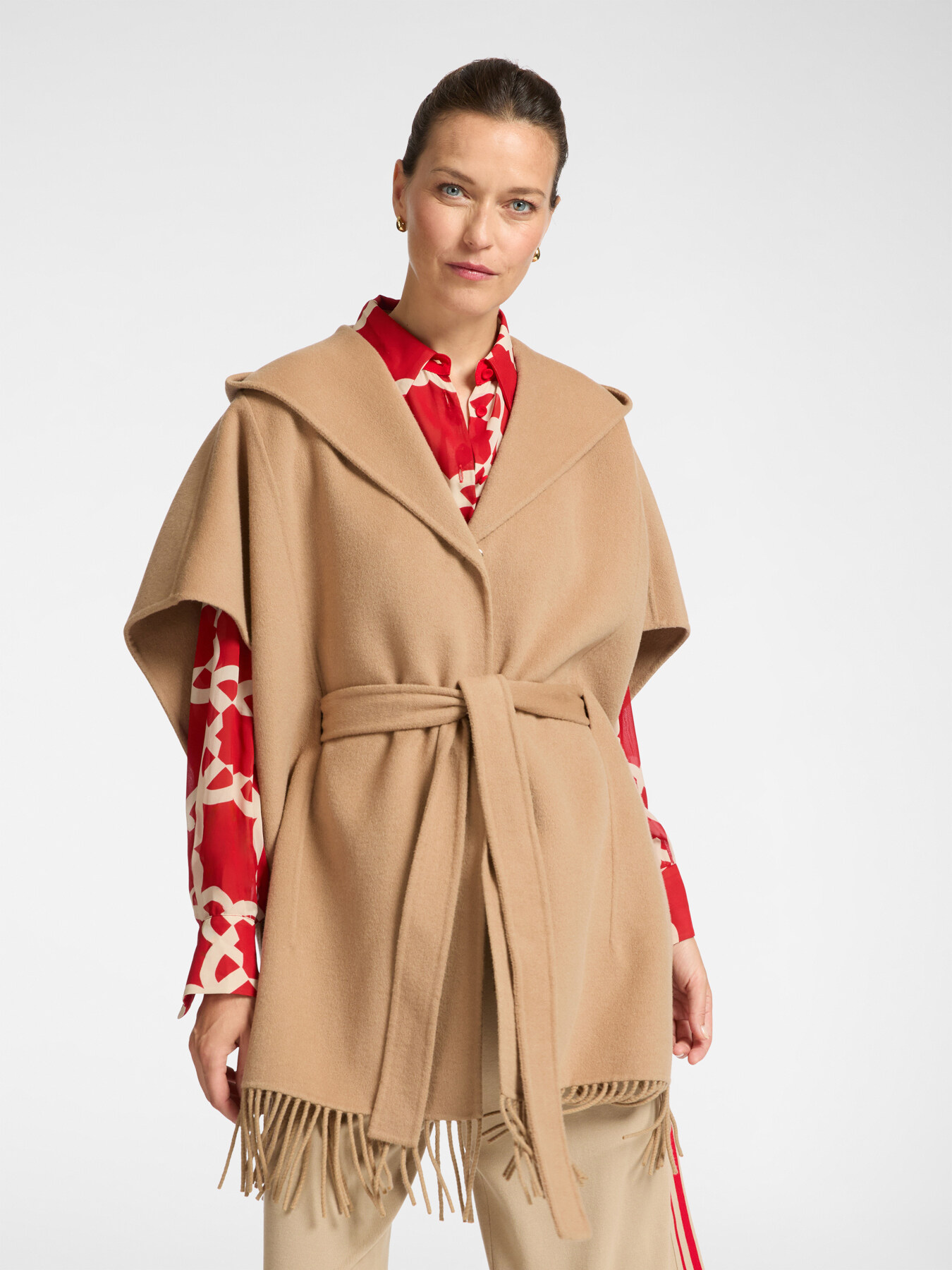 Cape with fringes image number 0