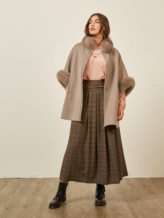 Elenamiro&nbsp;: Veste trois-quarts en drap avec bords en fourrure Beige_1