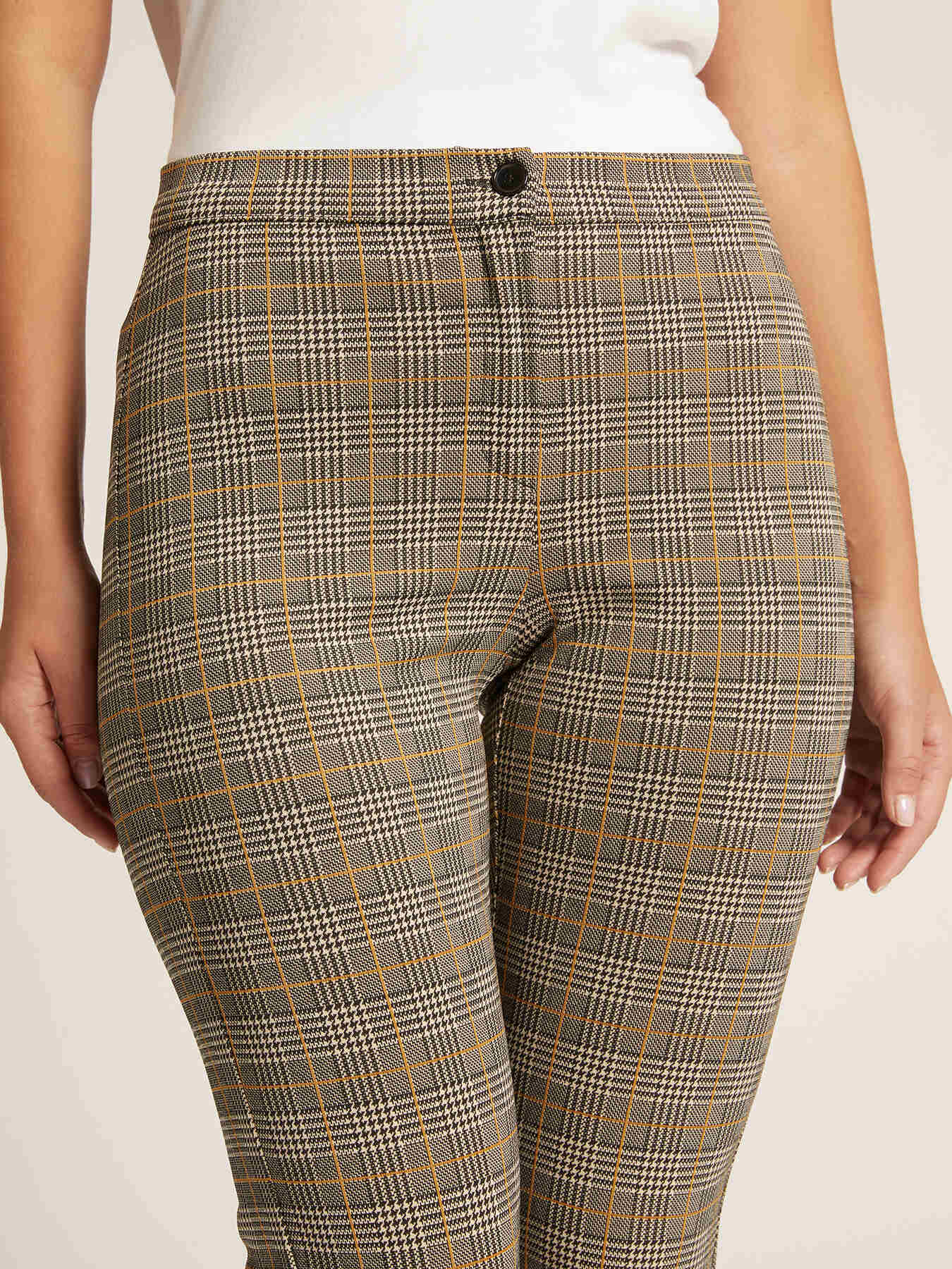 Pantalones skinny de cuadros image number 4