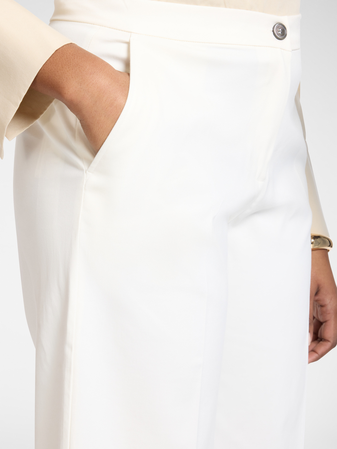 Pantalones cropped de gabardina image number 3