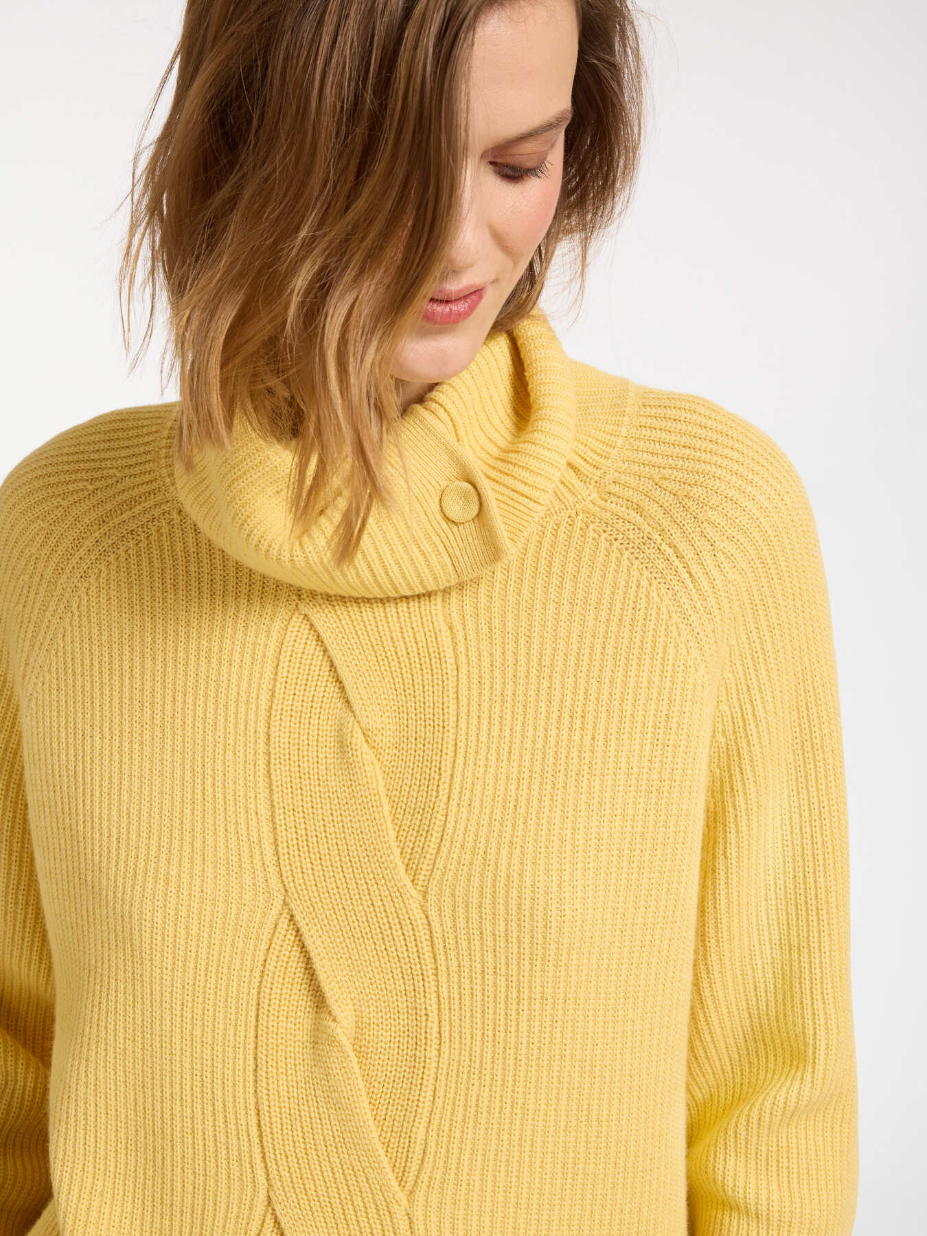 Pullover mit Zopf vorne image number 3