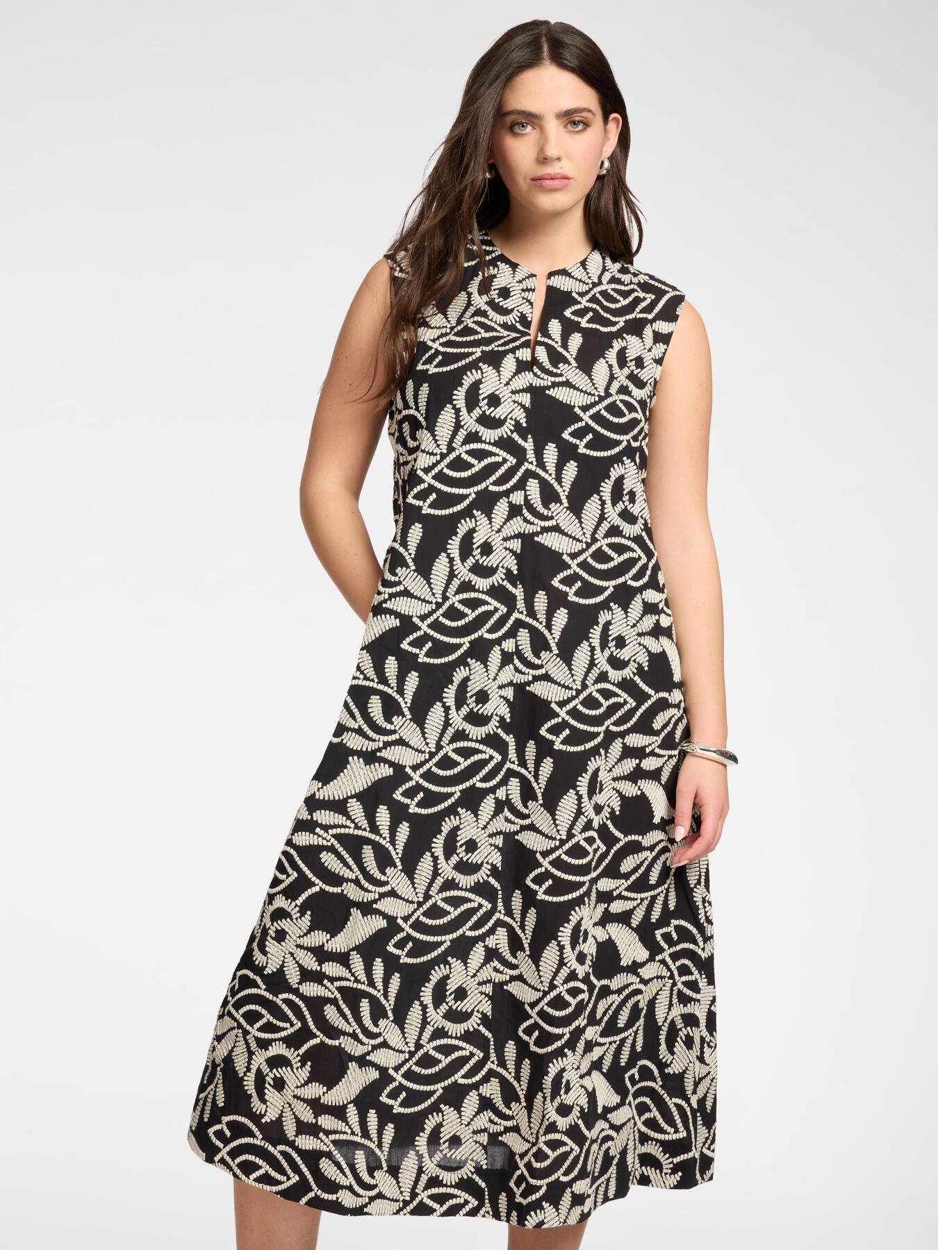 Besticktes Kleid aus Baumwollmischung image number 4