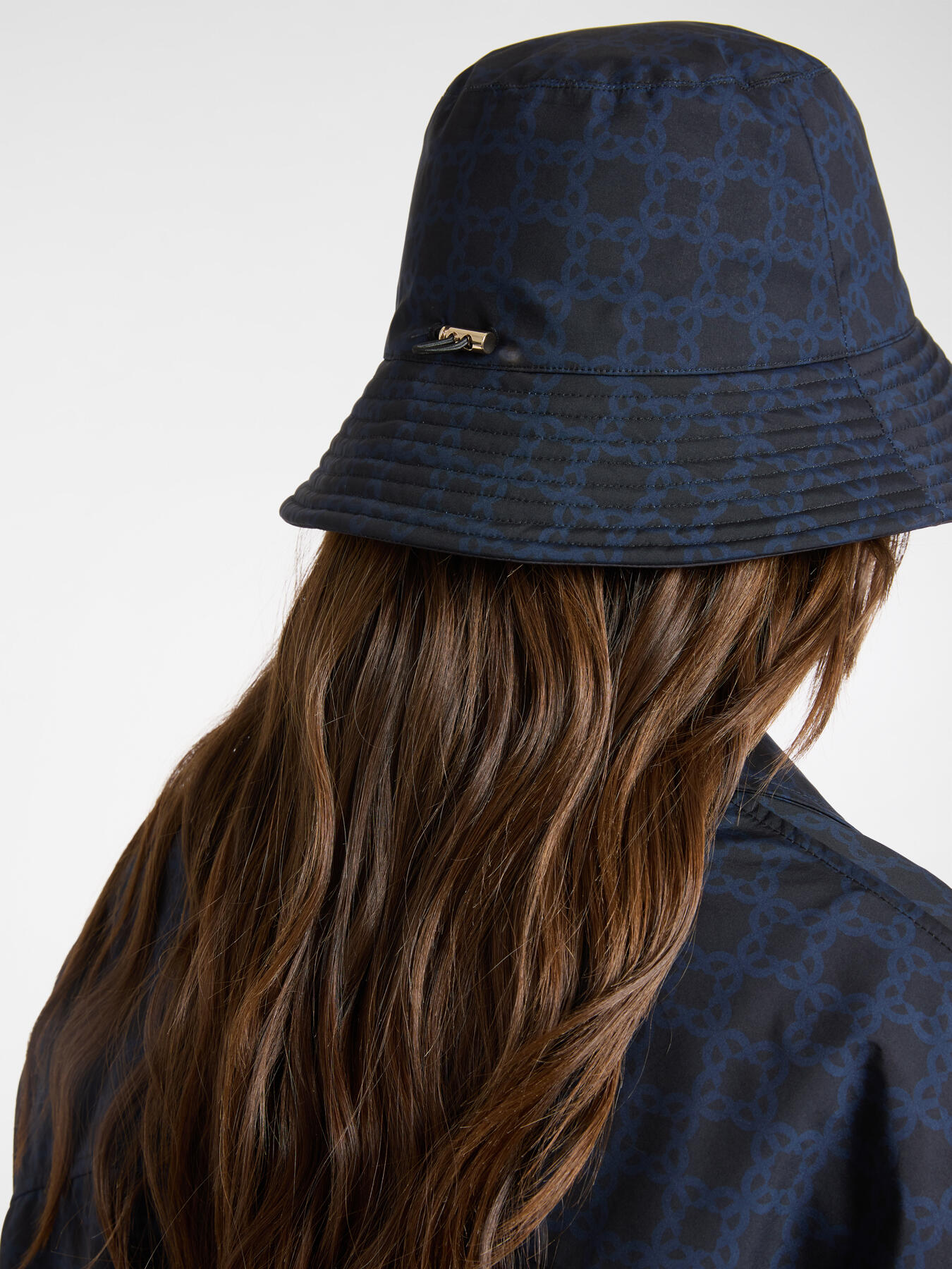 Cappello bucket Monogram reversibile image number 4