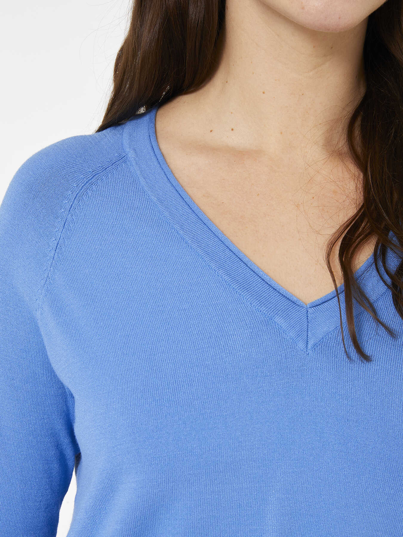 Maglia in viscosa con scollo a V image number 3