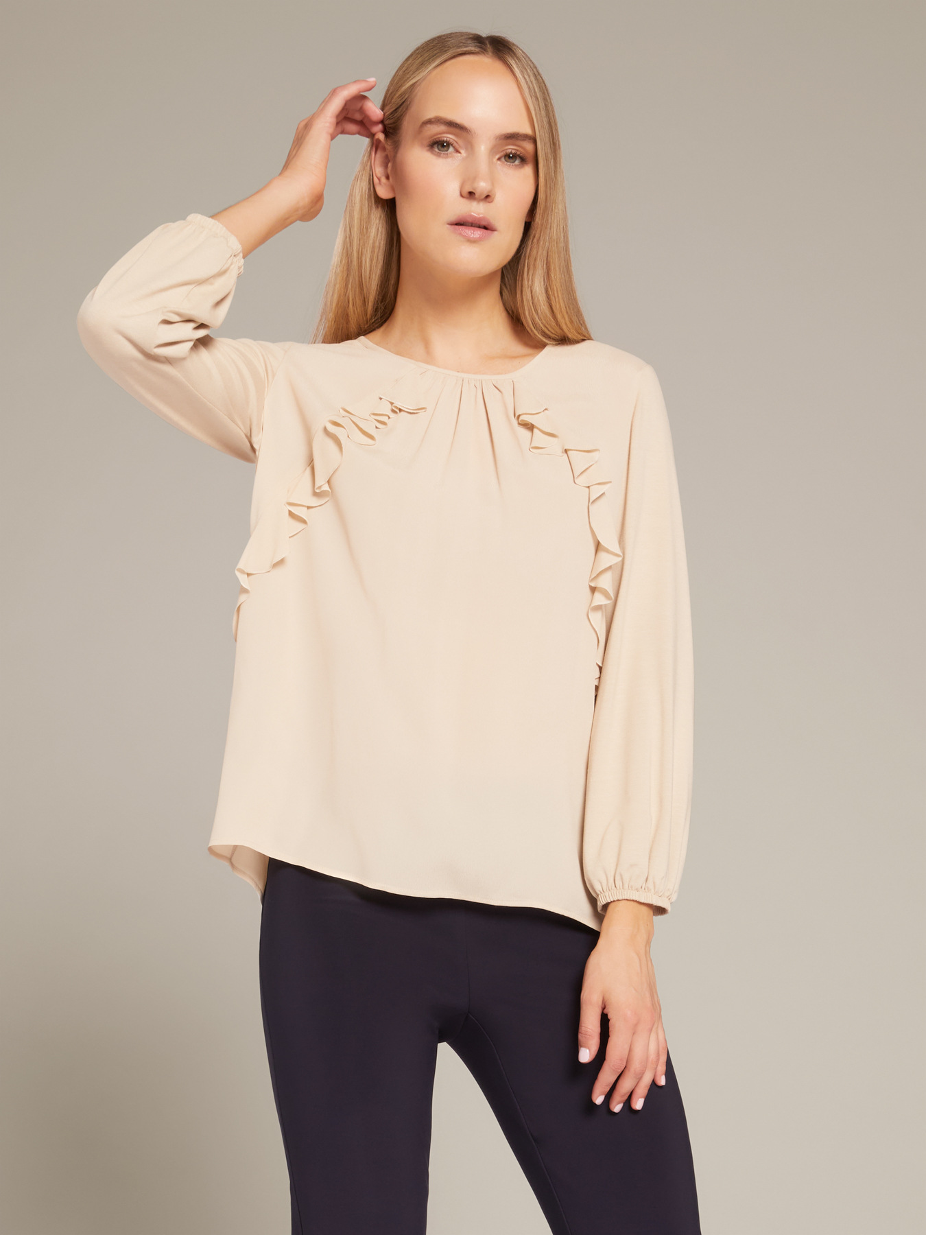 T-shirt com folhos image number 3