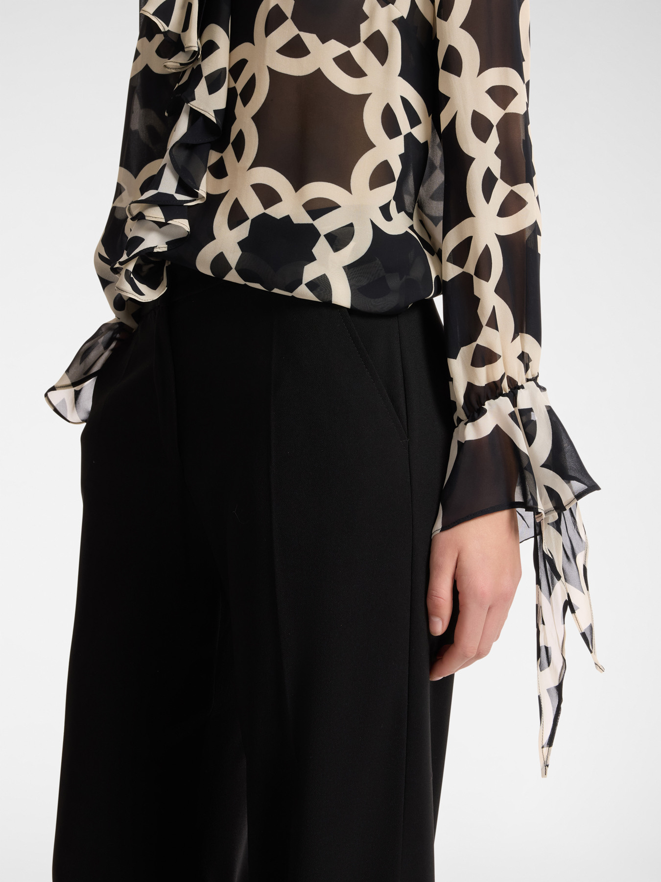 Bluse mit Monogramm image number 3