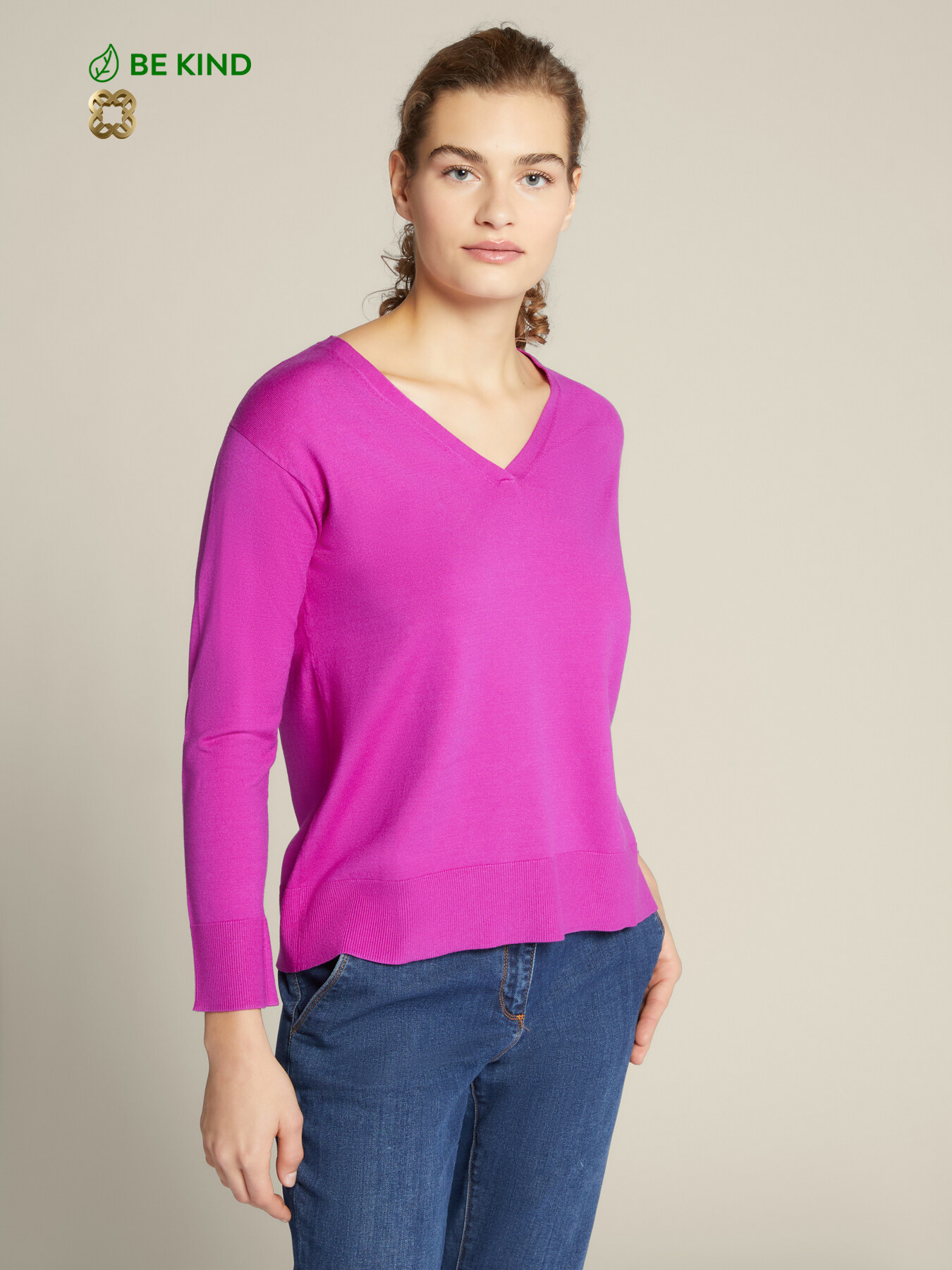 ECOVERO™ viscose sweater with V-neck image number 0