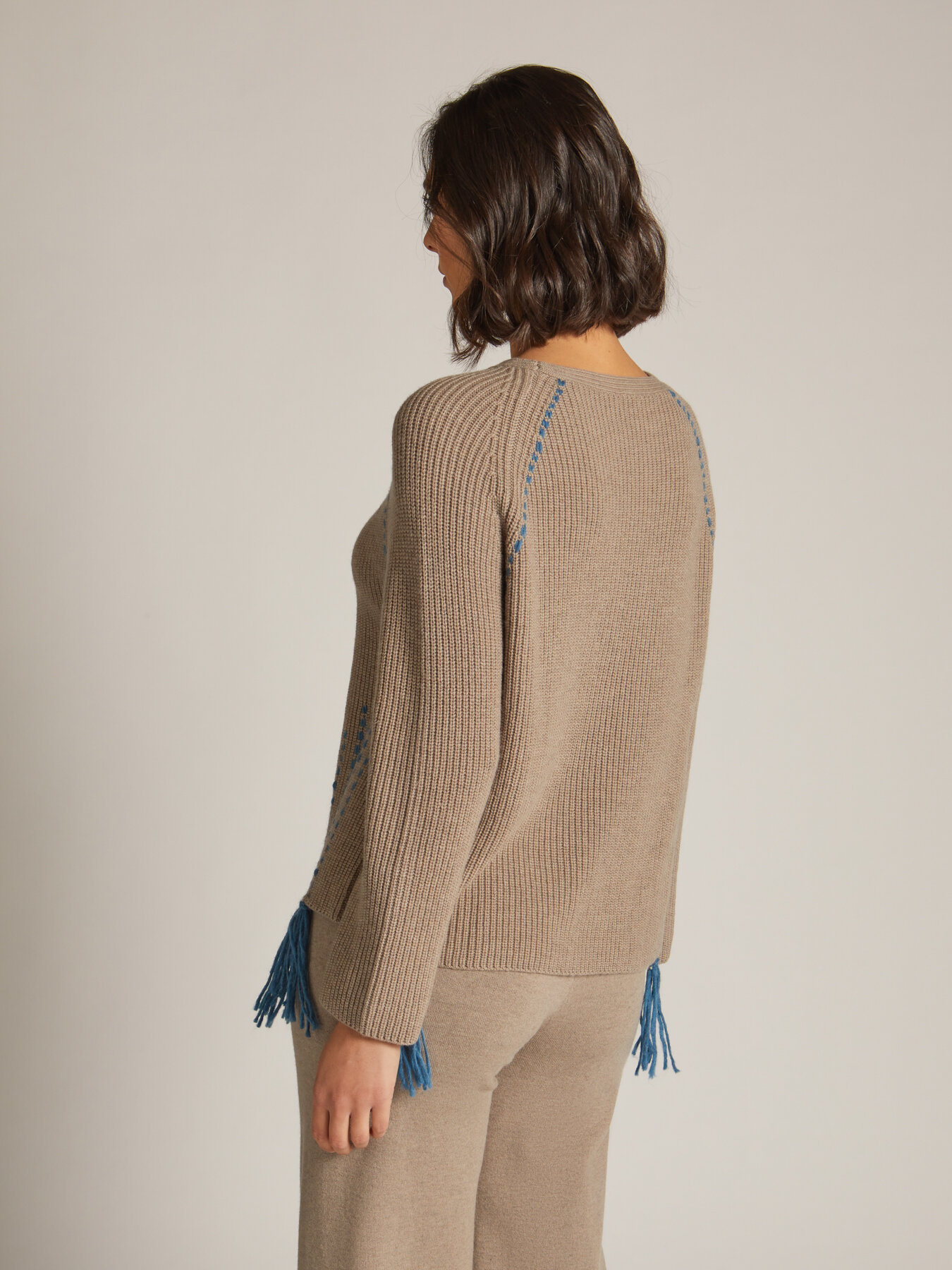 Pullover mit Stickerei und Fransen image number 1