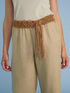 Pantalones cropped de lino con cintur&oacute;n de cuerda image number 2