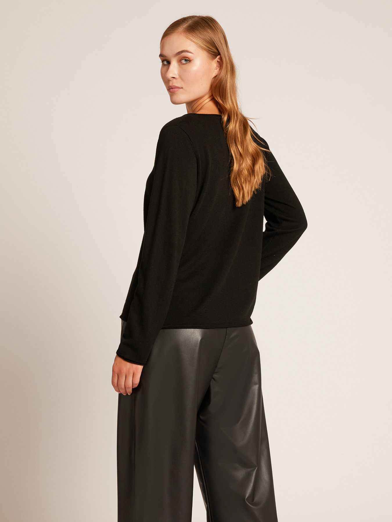 Basic-Pullover mit U-Boot-Ausschnitt image number 1