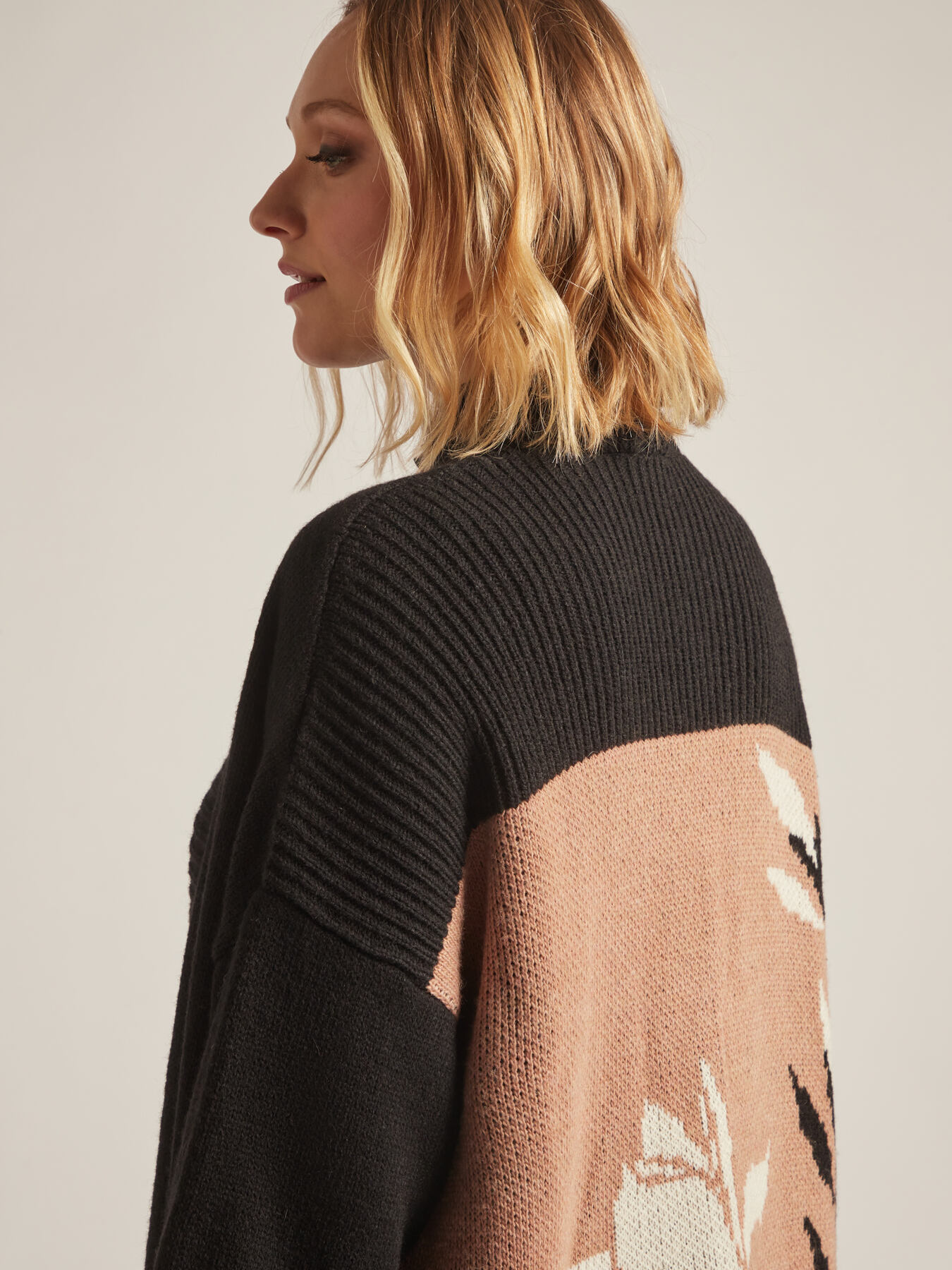 Long cardigan with back pattern image number 3