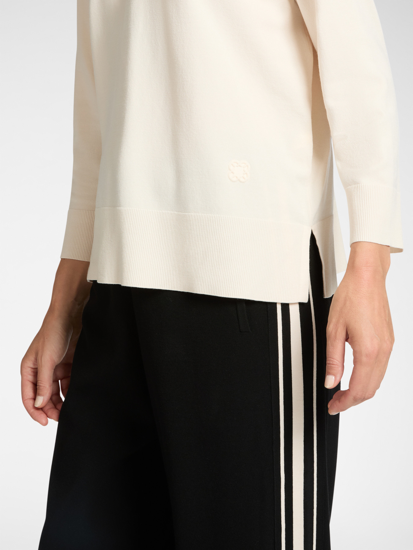 Sportlicher Rundhalspullover image number 3