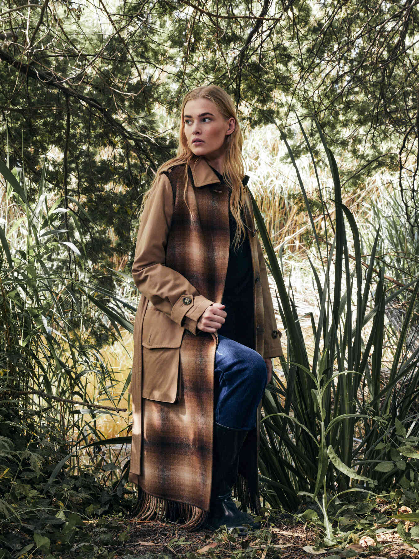 Gabardina con estampado de cuadros image number 0