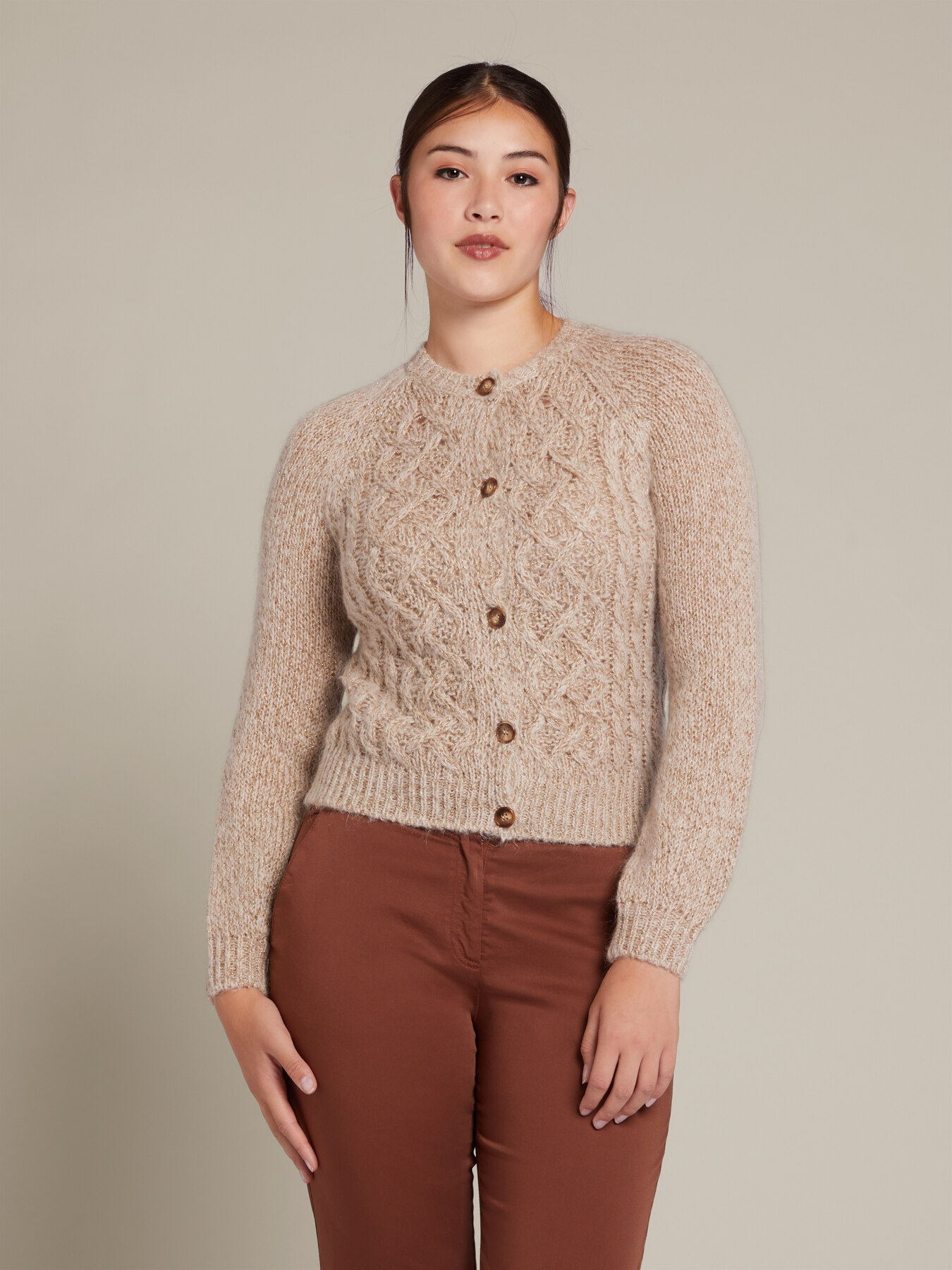 Cardig&atilde; curto com tran&ccedil;as image number 2