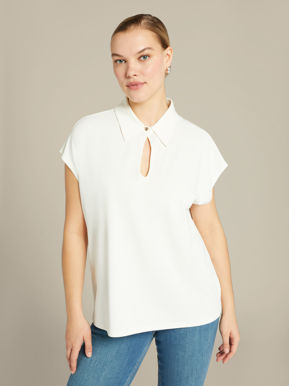 T-shirt with front opening