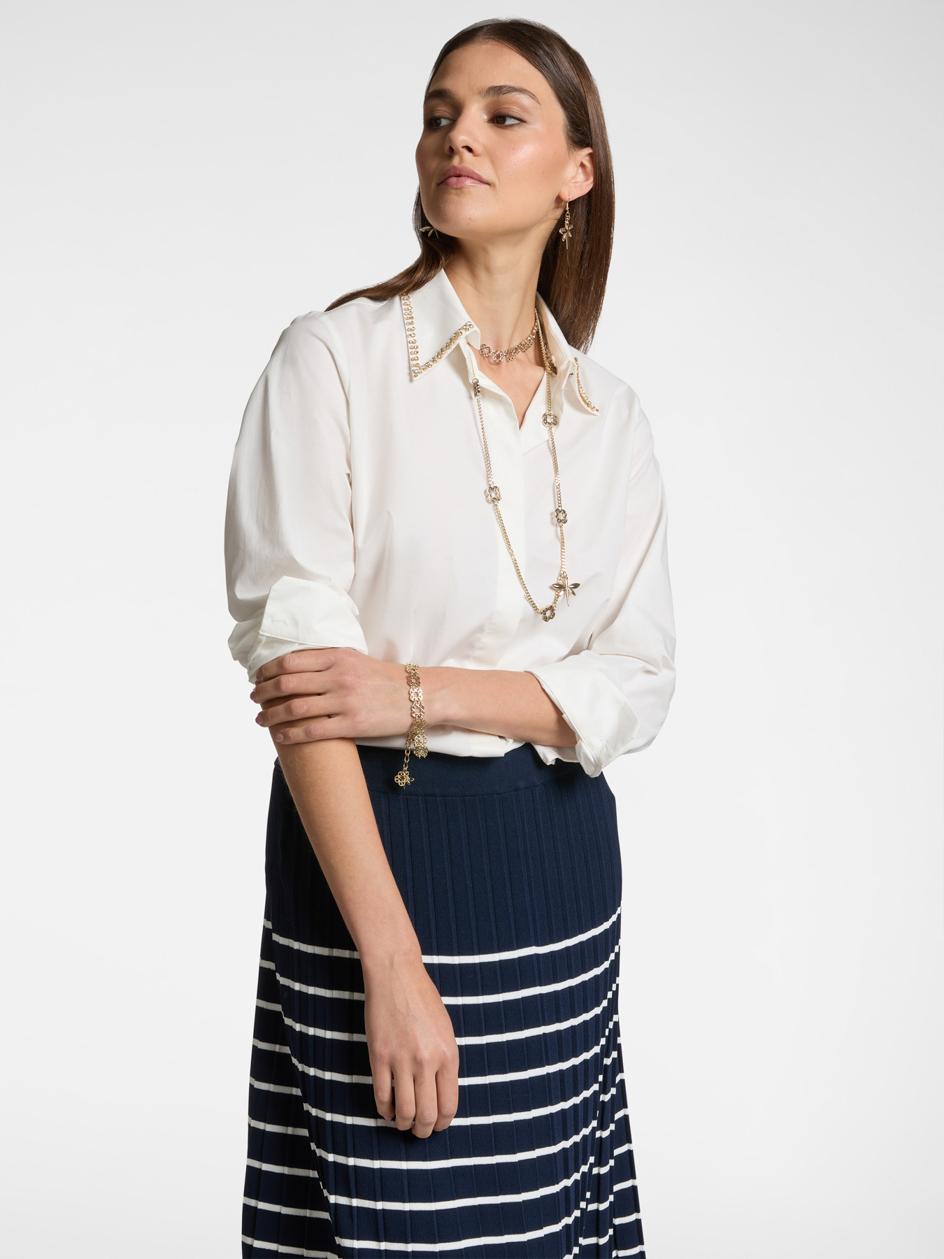 Loose shirt with embroidered collar image number 0