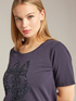 T-shirt con ricamo gatto image number 0