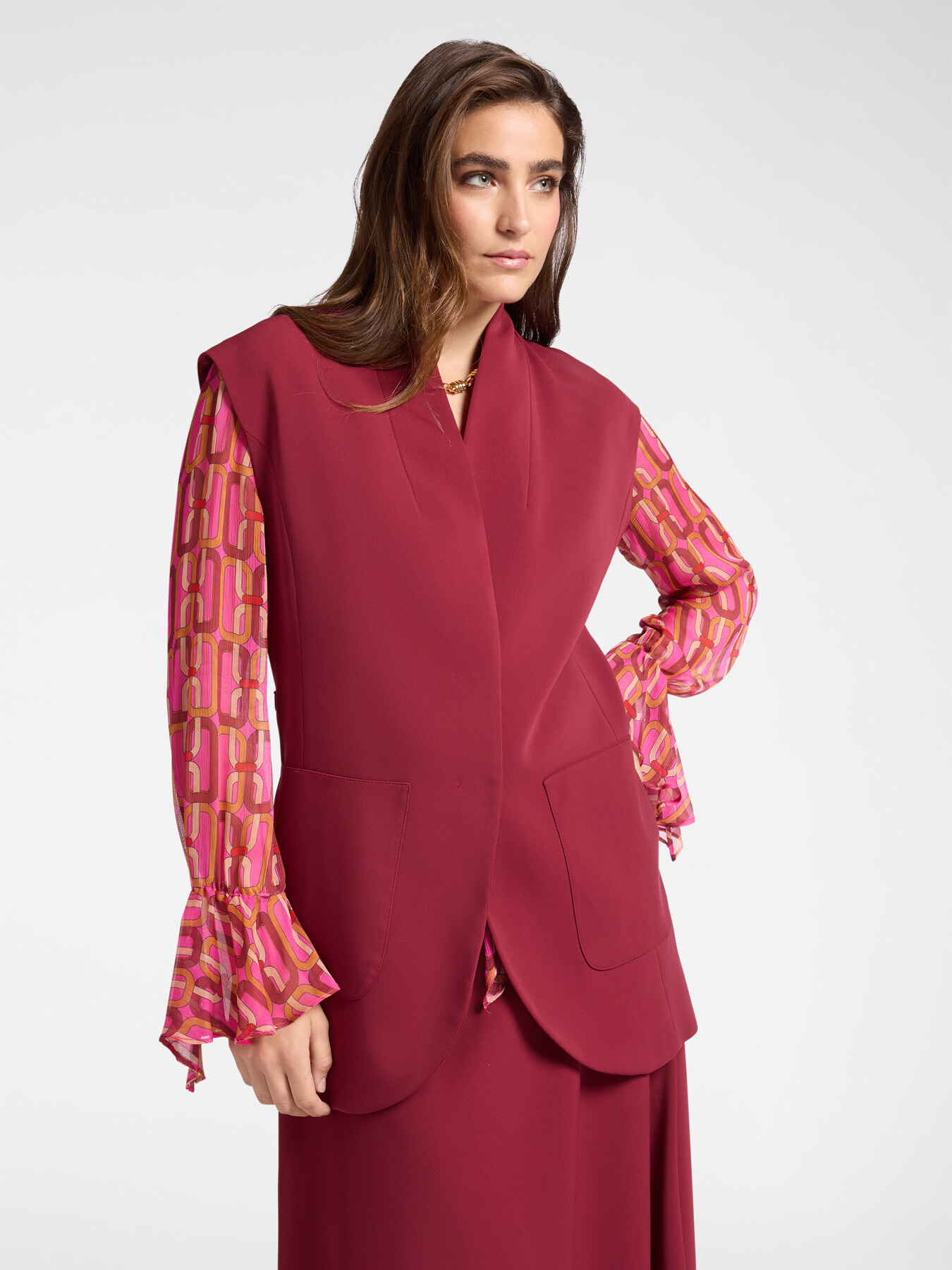 Sleeveless blazer in stretch cady image number 0