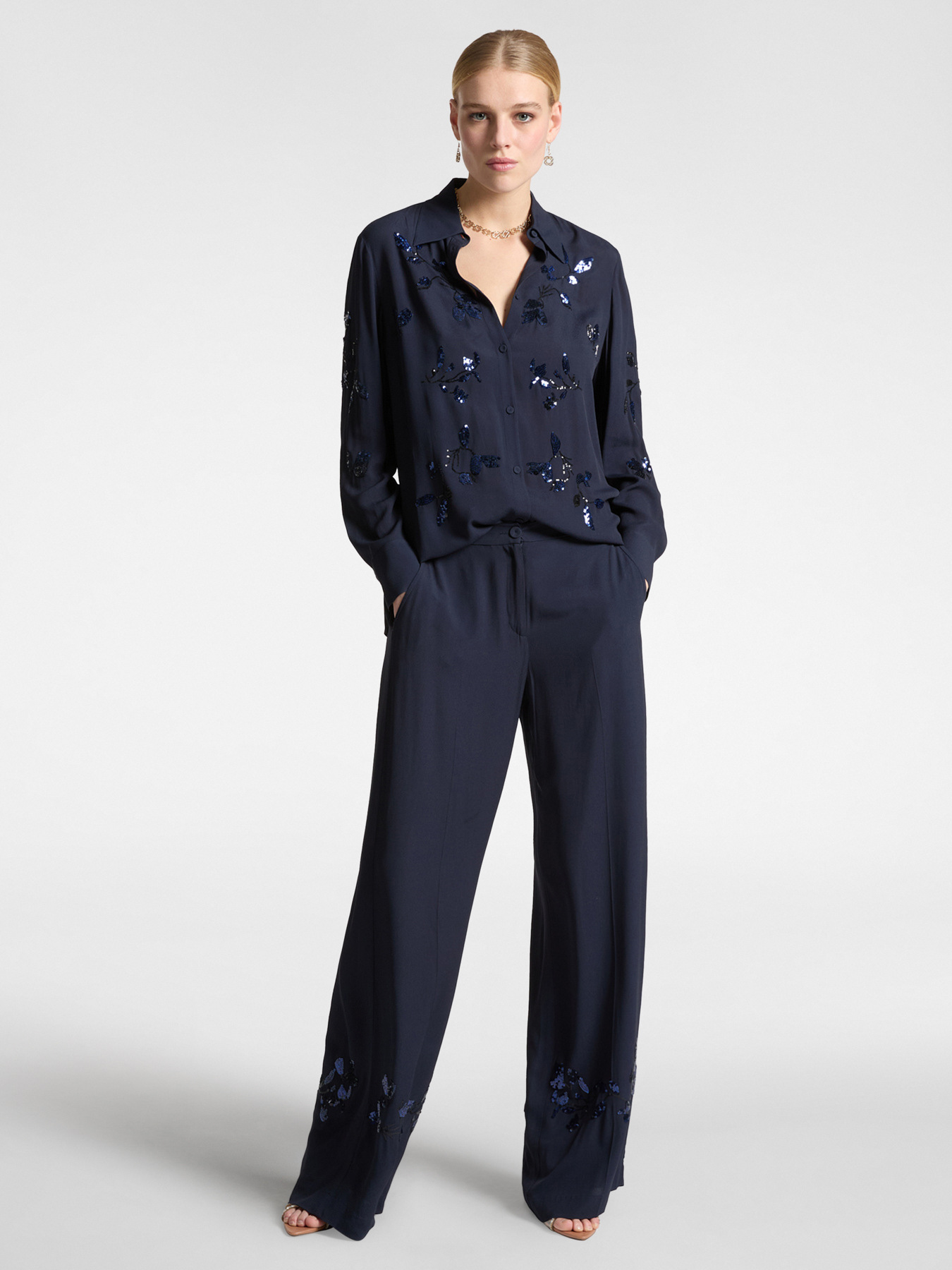 Chemise &eacute;l&eacute;gante brod&eacute;e image number 2