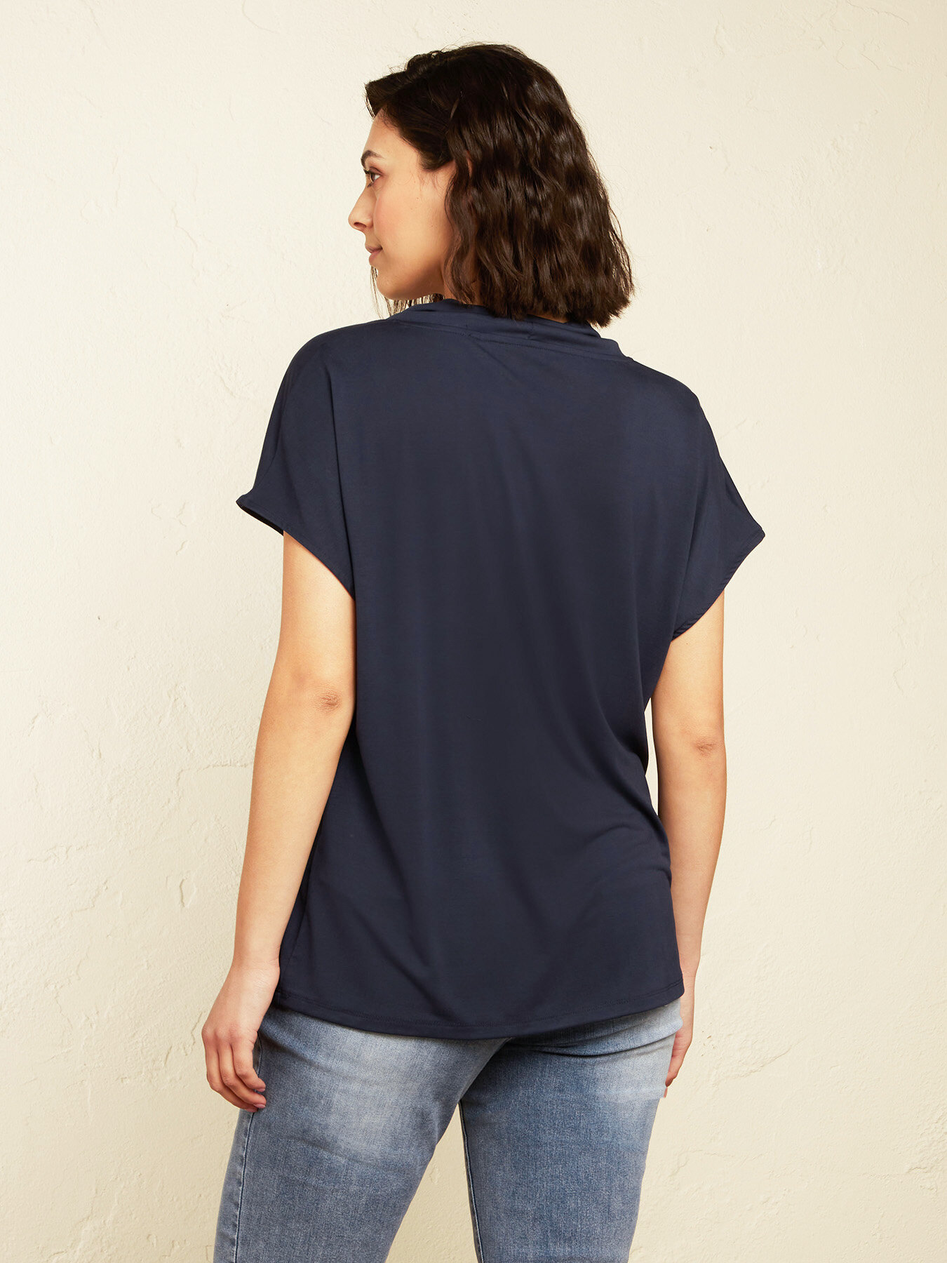 Camiseta con escote drapeado image number 1