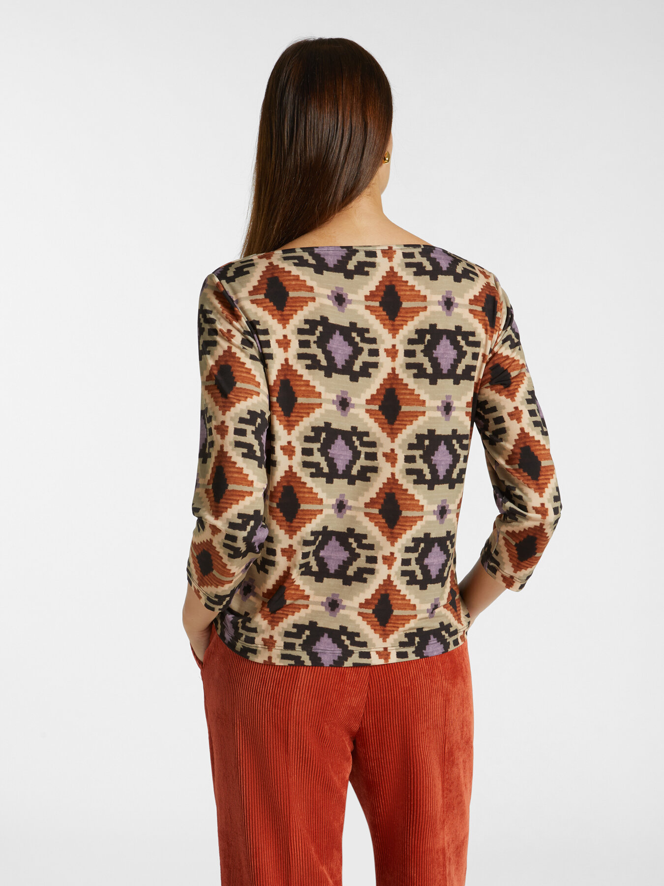 T-shirt estampada com decote suave image number 1