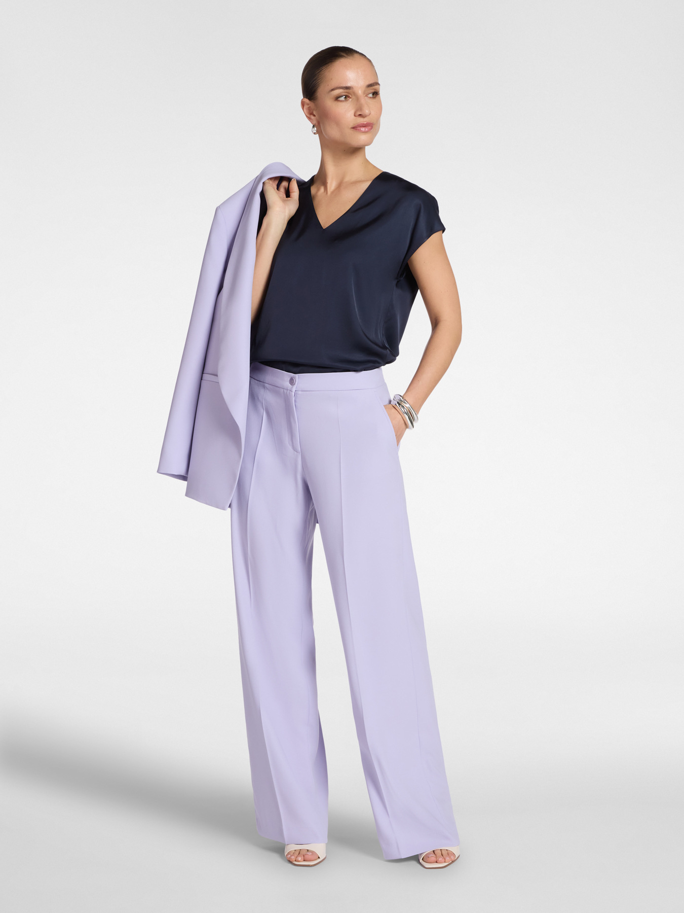 Blusa in raso con scollo a V image number 2