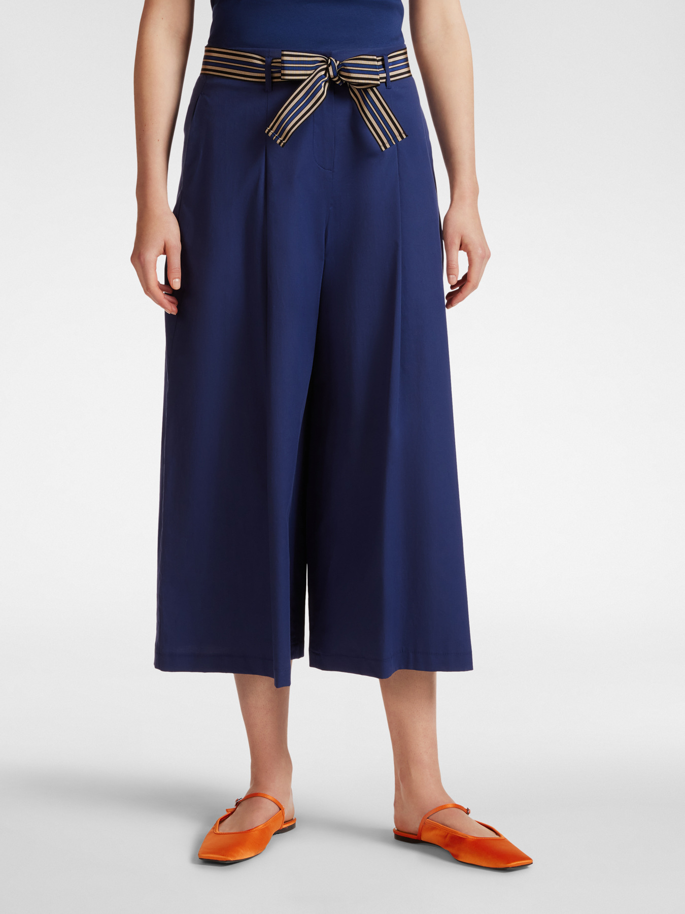 Weit geschnittene, gestreifte Hose mit G&uuml;rtel image number 2