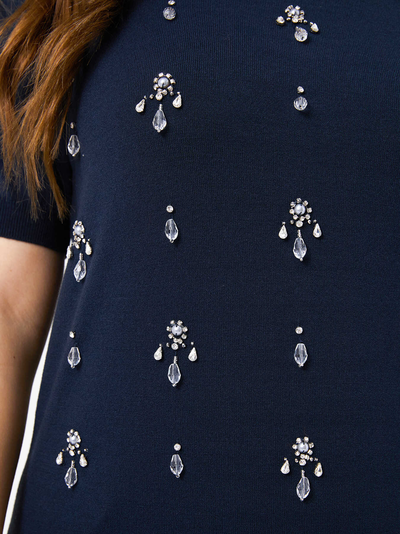 Jersey en ECOVERO™ con bordado fino image number 4