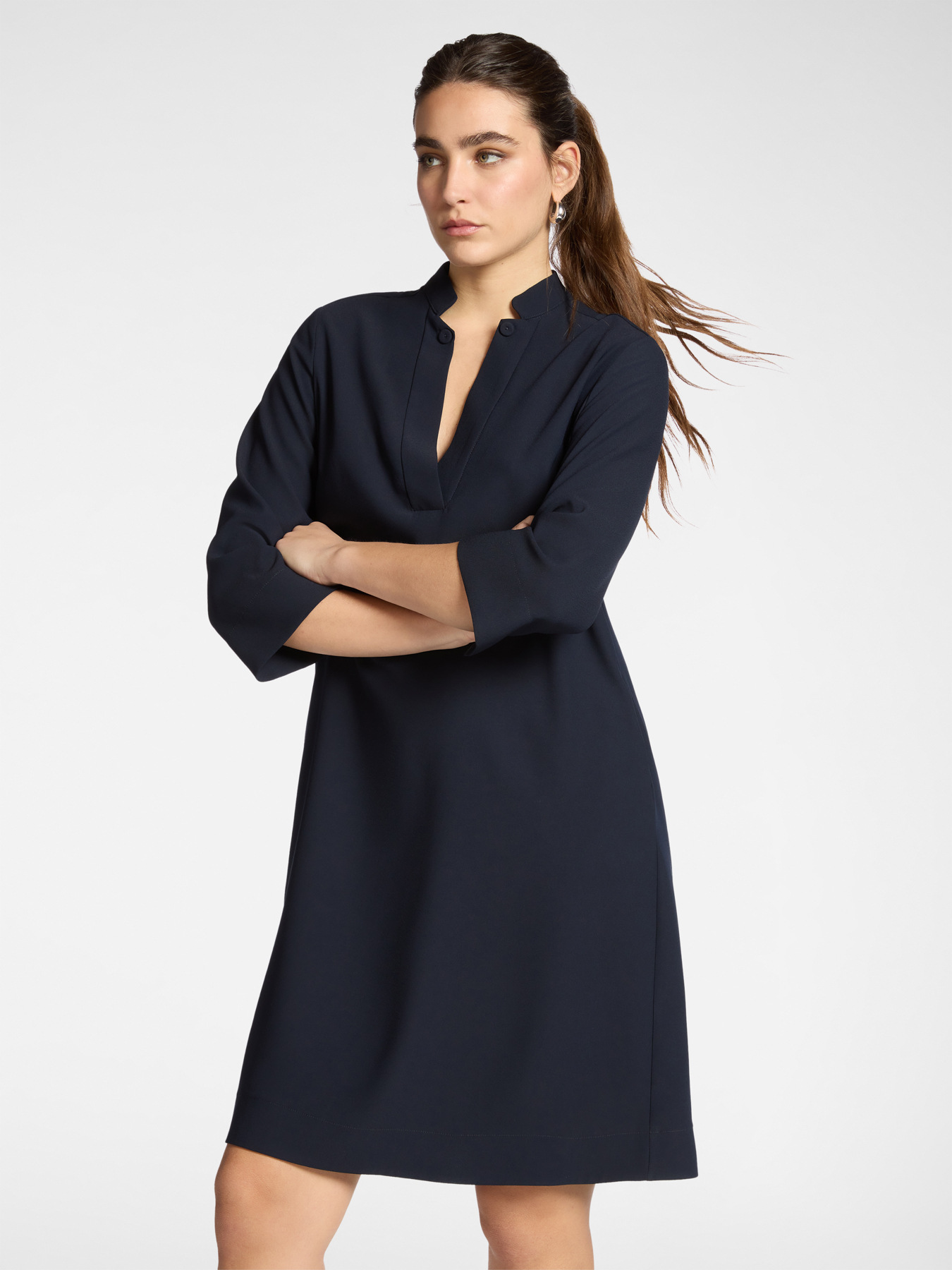 Enver satin dress with V-neckline image number 2