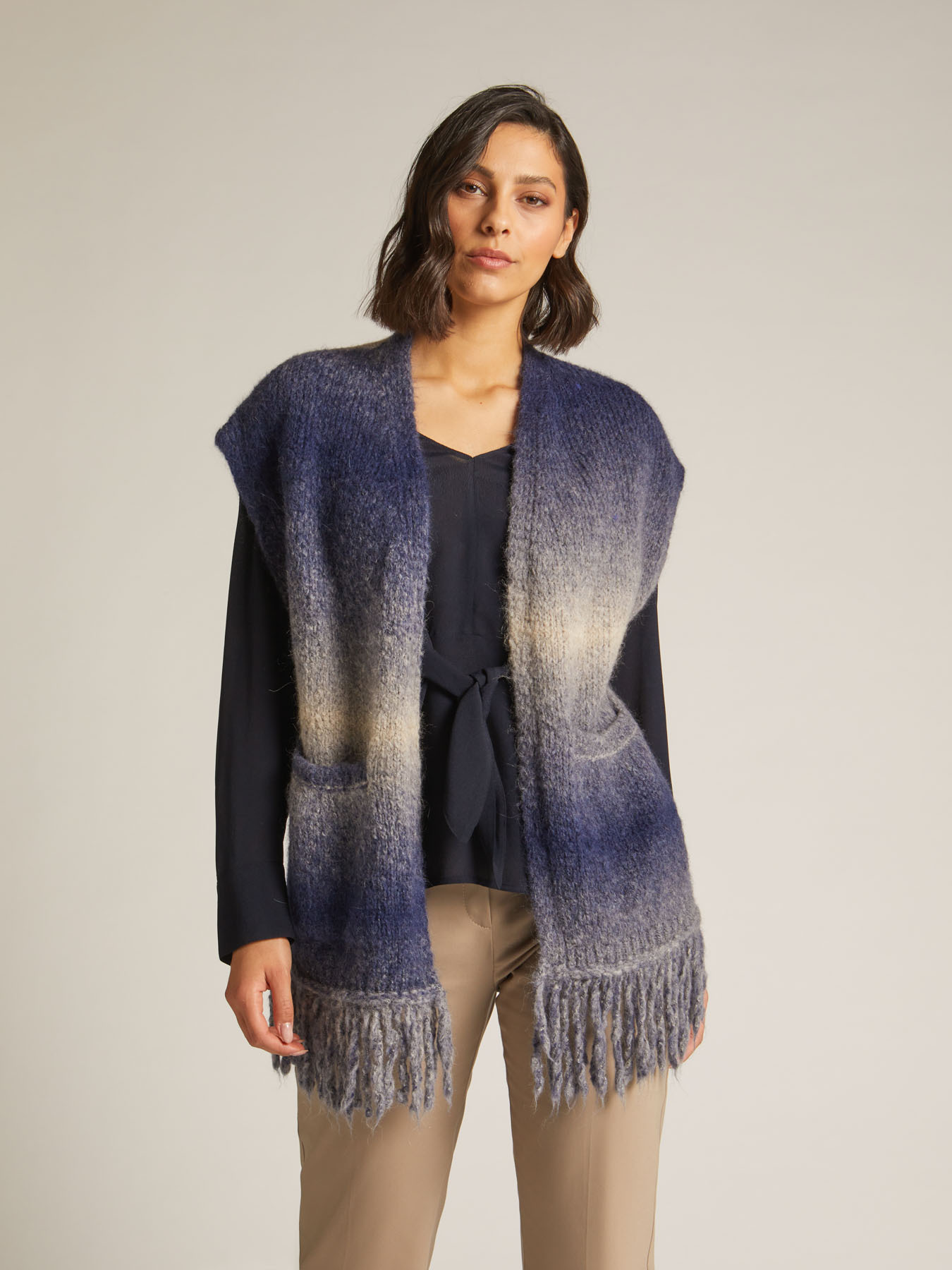 CHALECO TIPO BUFANDA DE HILO DIFUMINADO image number 2