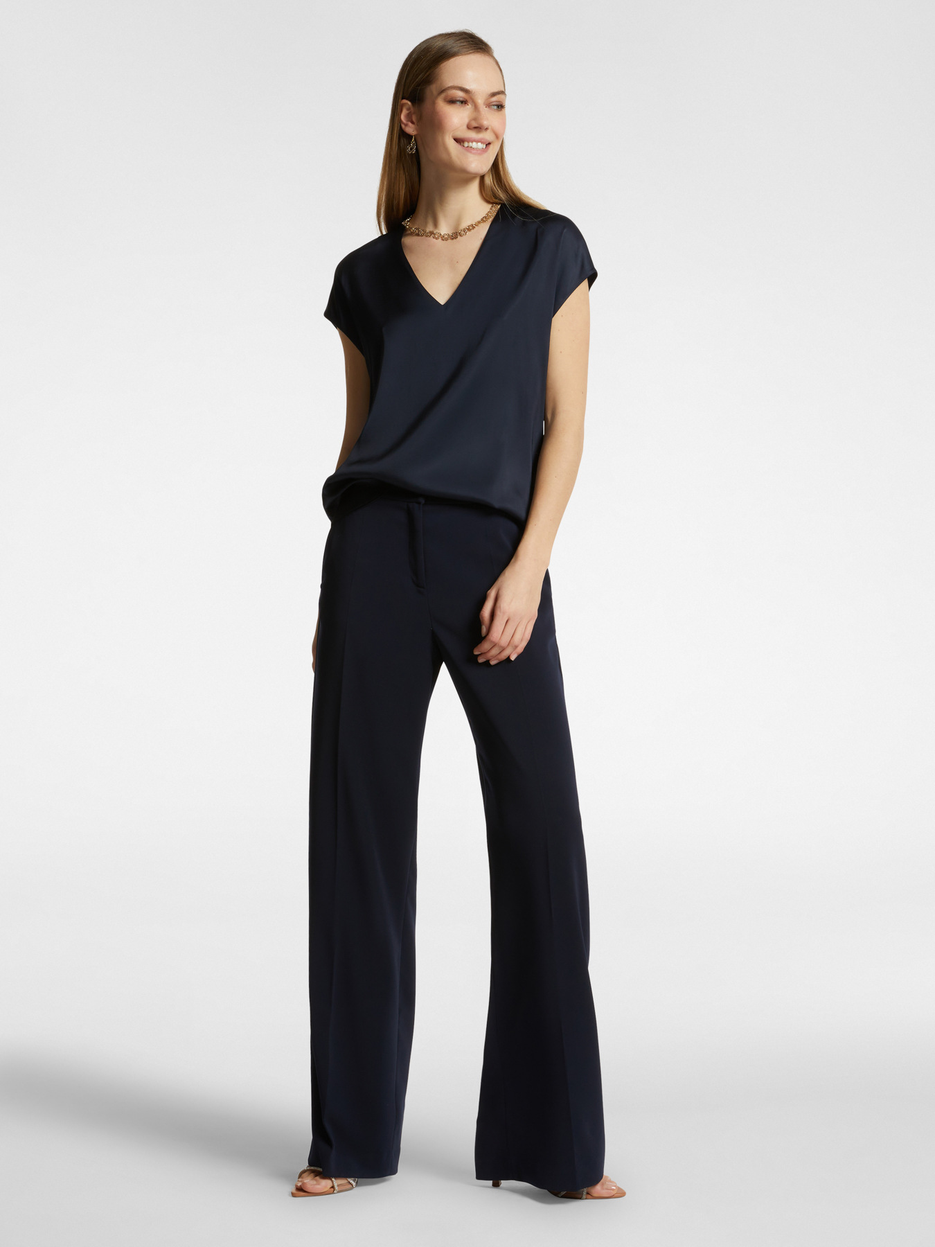 Blouse en satin avec col en V image number 2