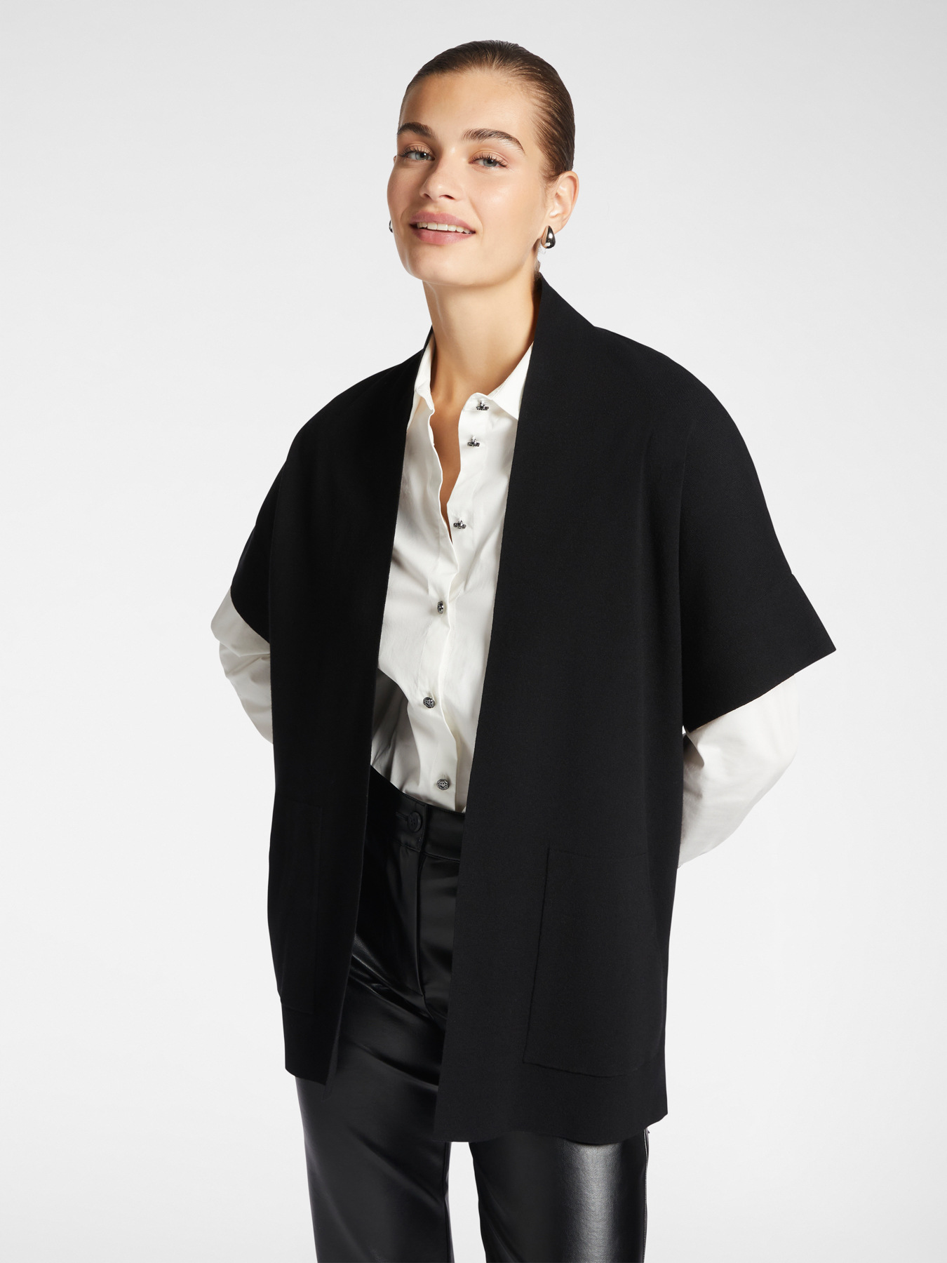 Cape aus Strick image number 0