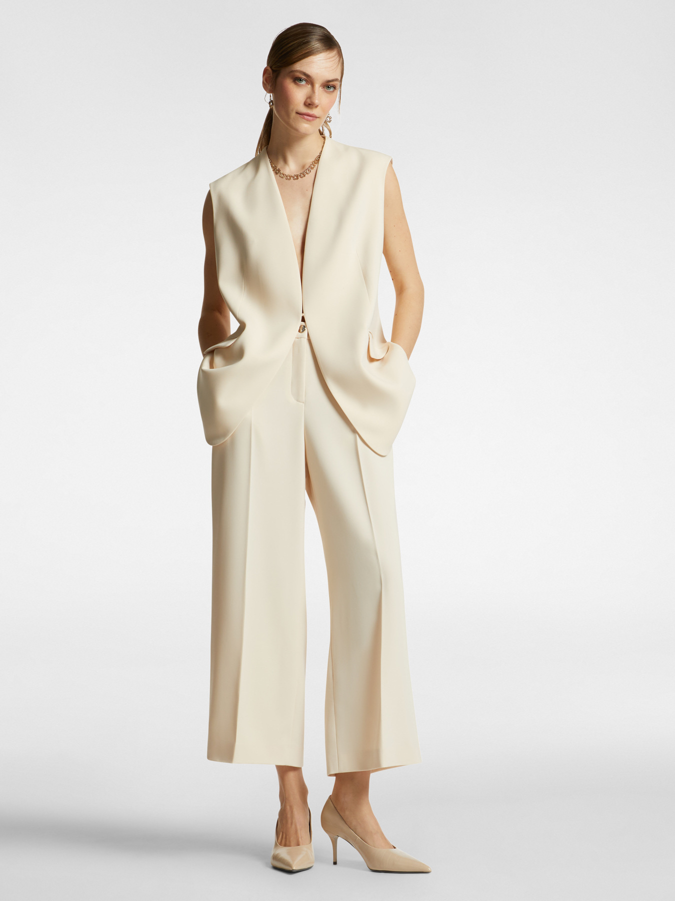 Elegant cropped trousers in cady crepe image number 0