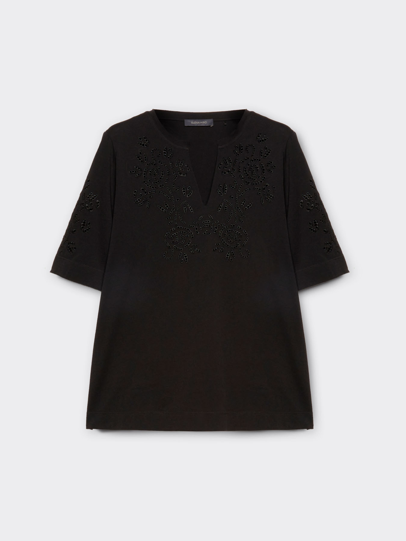 T-shirt con ricamo image number 4