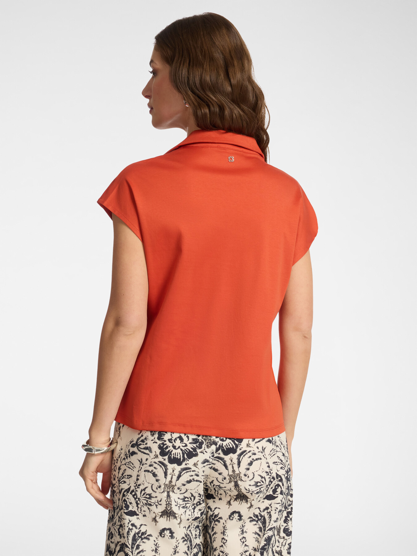 T-shirt with collar image number 1