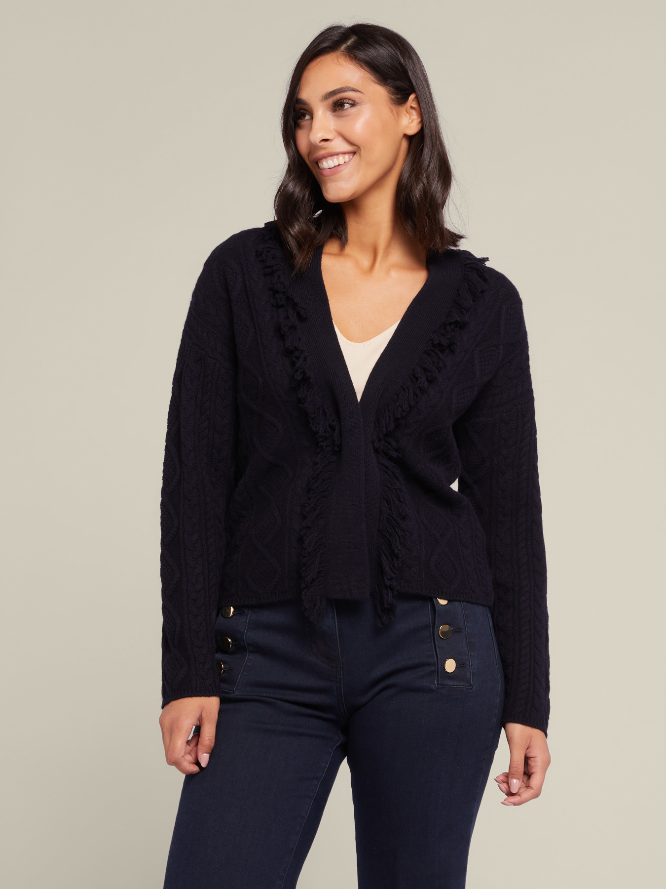 Cardigã com entrançados com franjas image number 2