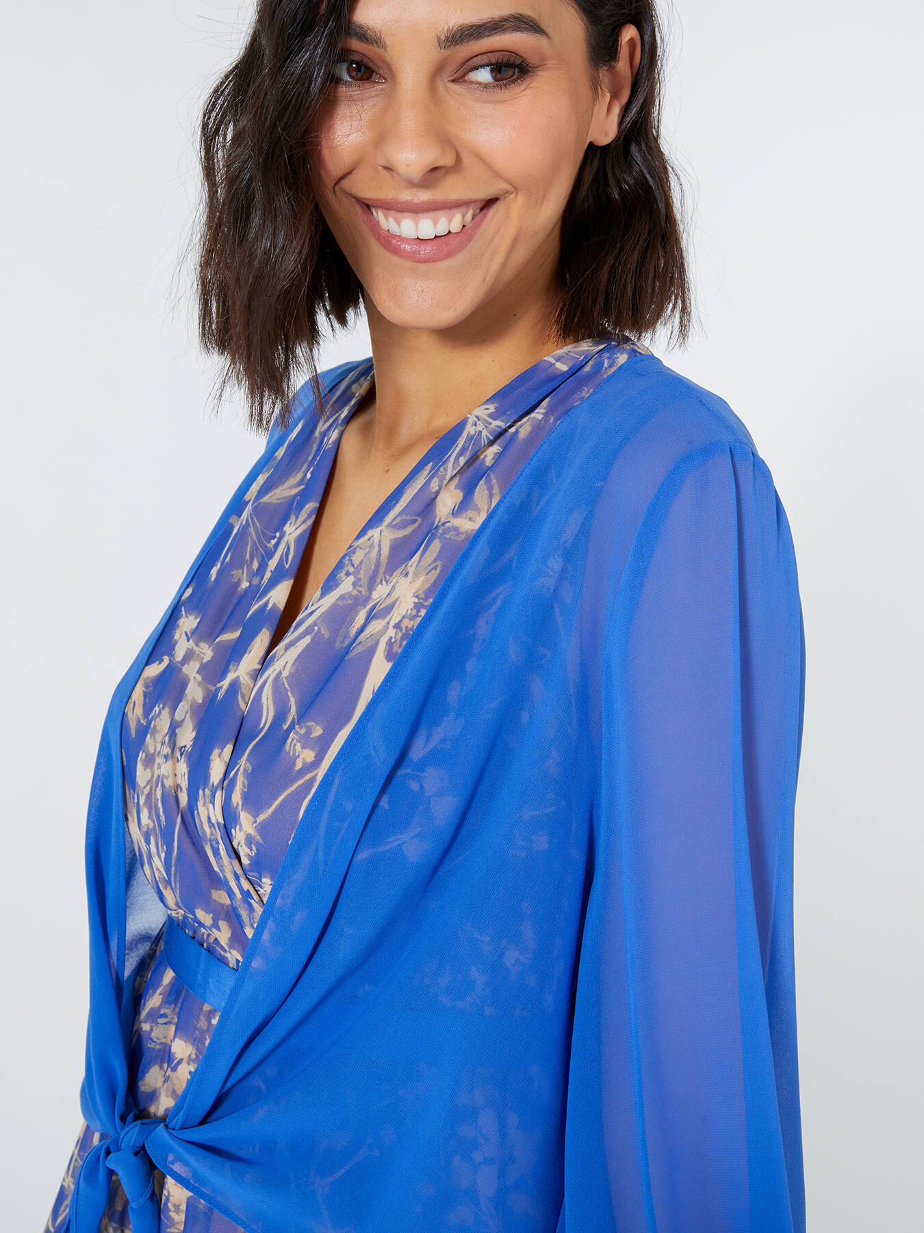 Short georgette shrug image number 3