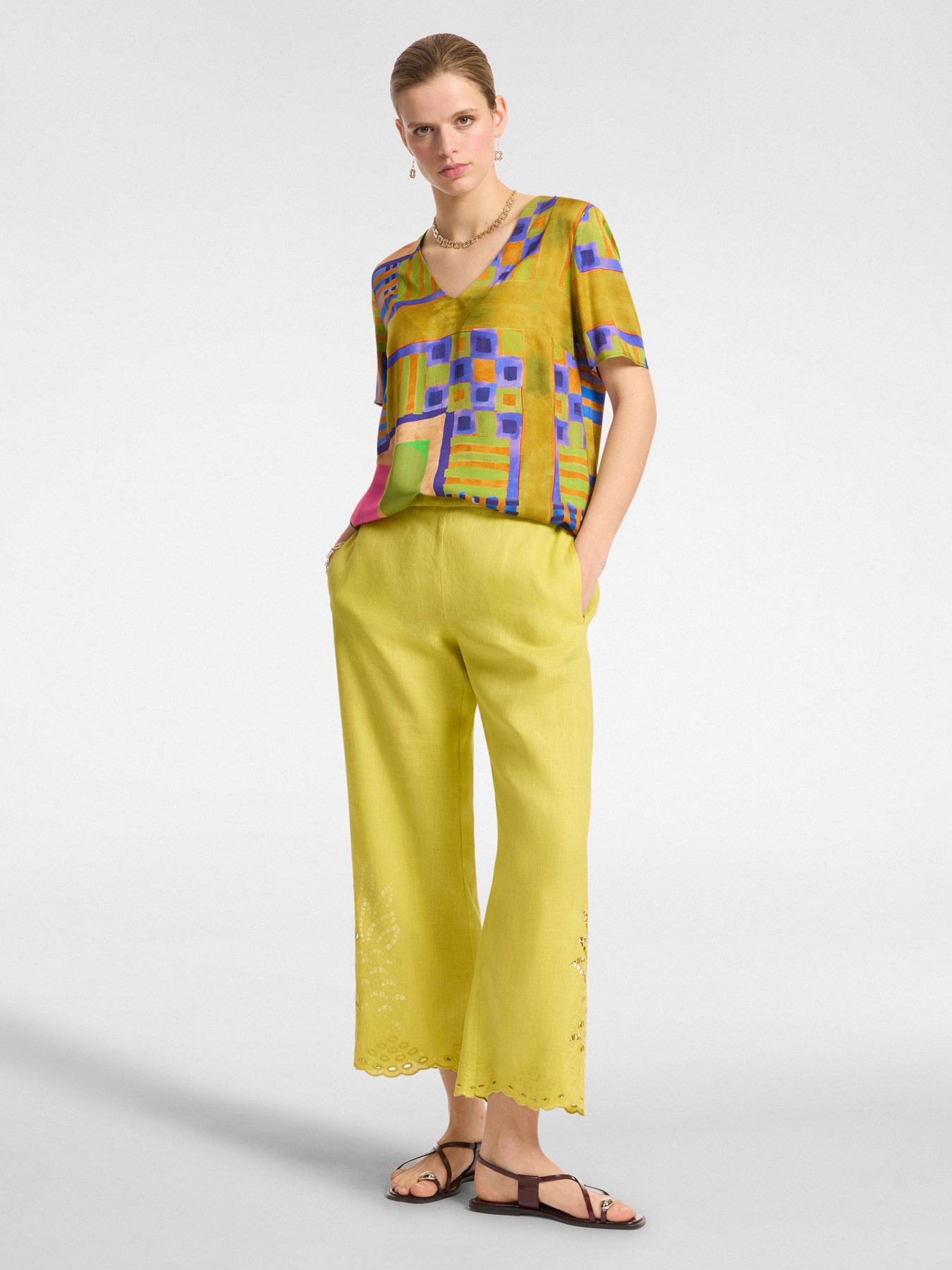 Blouse imprim&eacute;e &agrave; manches courtes image number 2