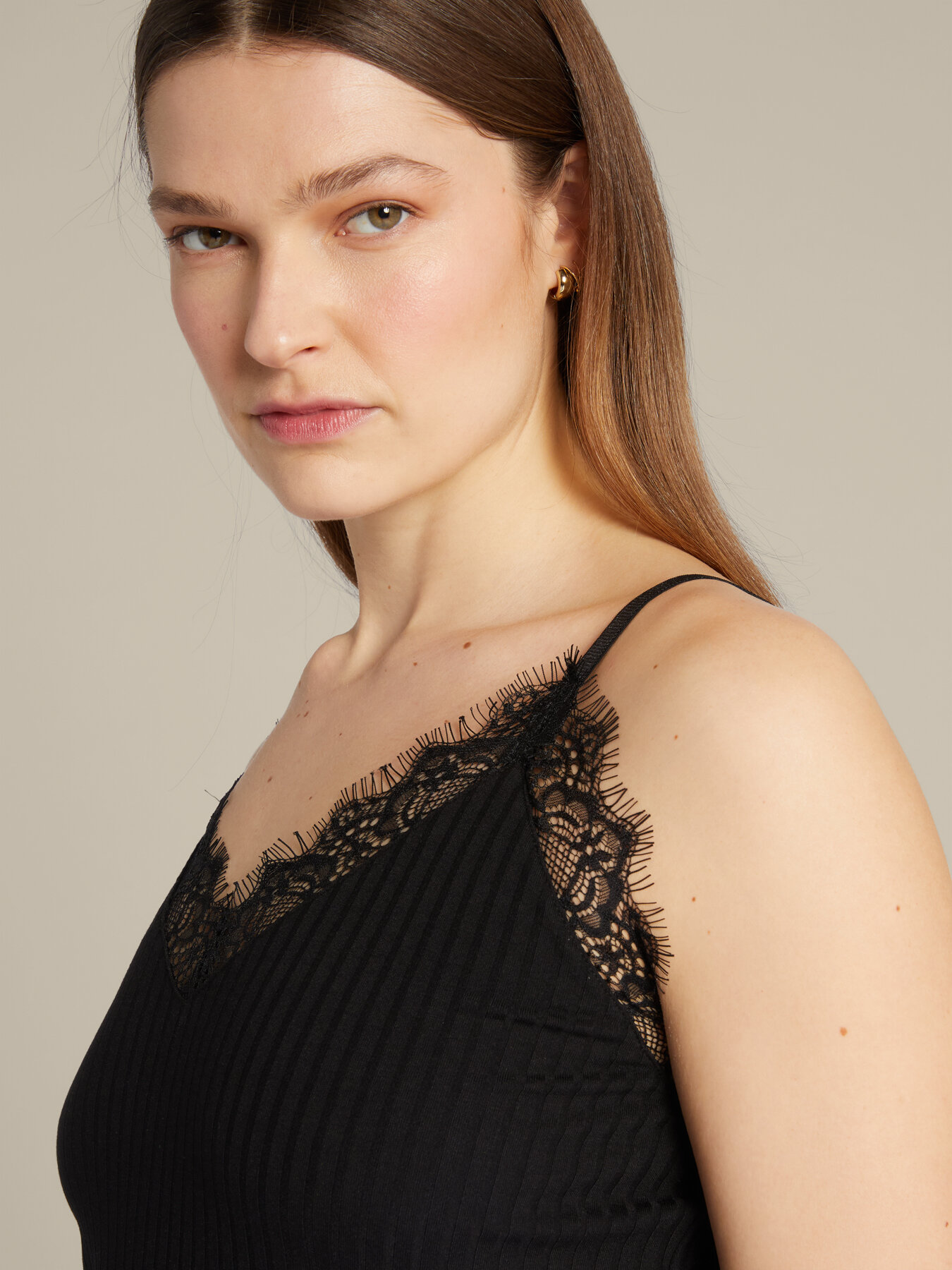 Top con bordes de encaje image number 3