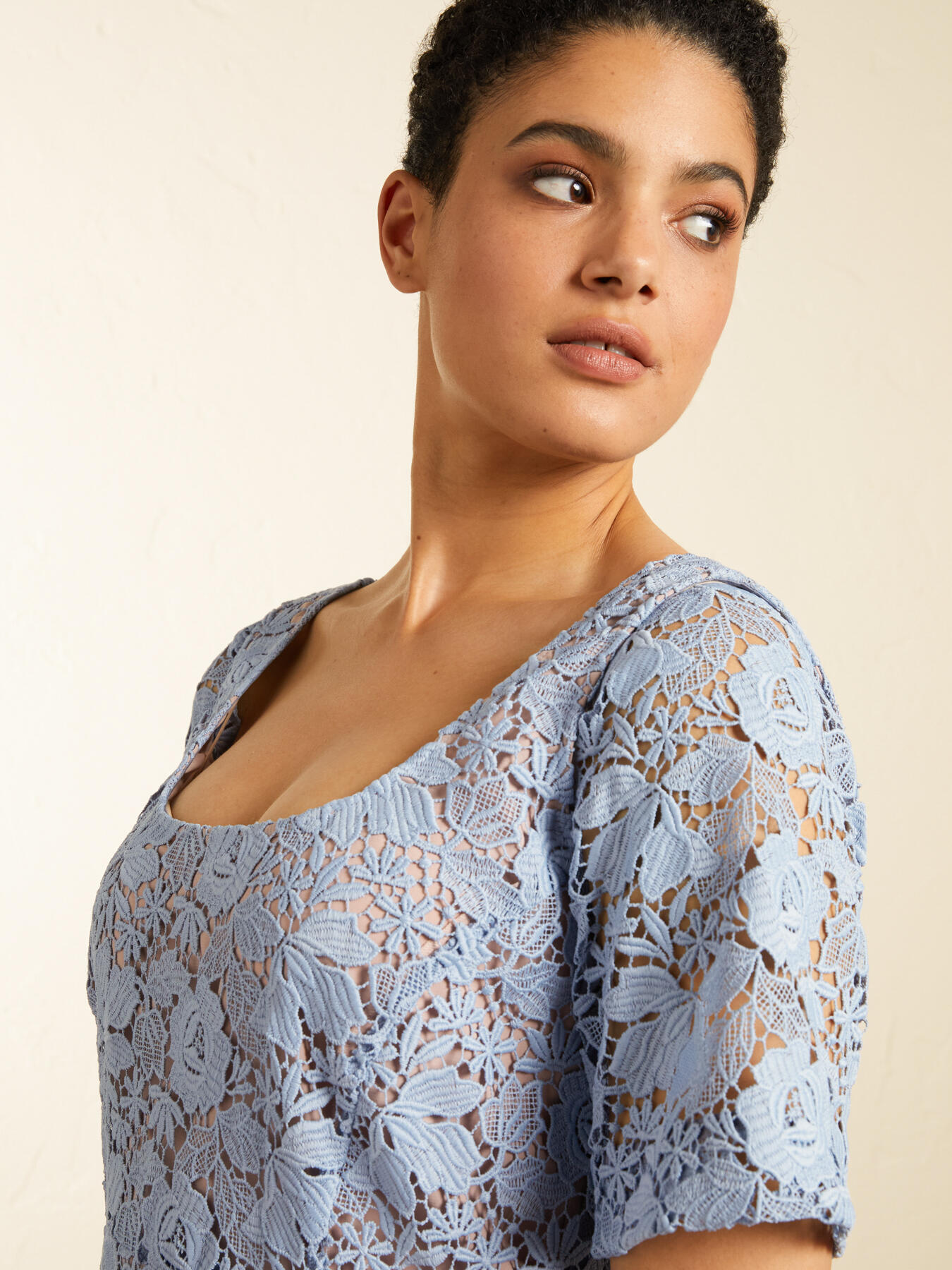 Abito in pizzo macramé image number 3