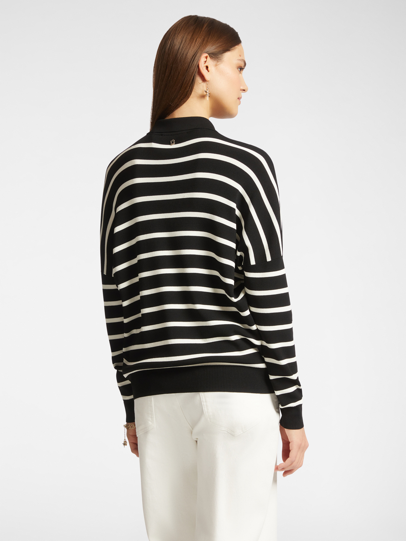 Polo to the right with ricamo image number 1