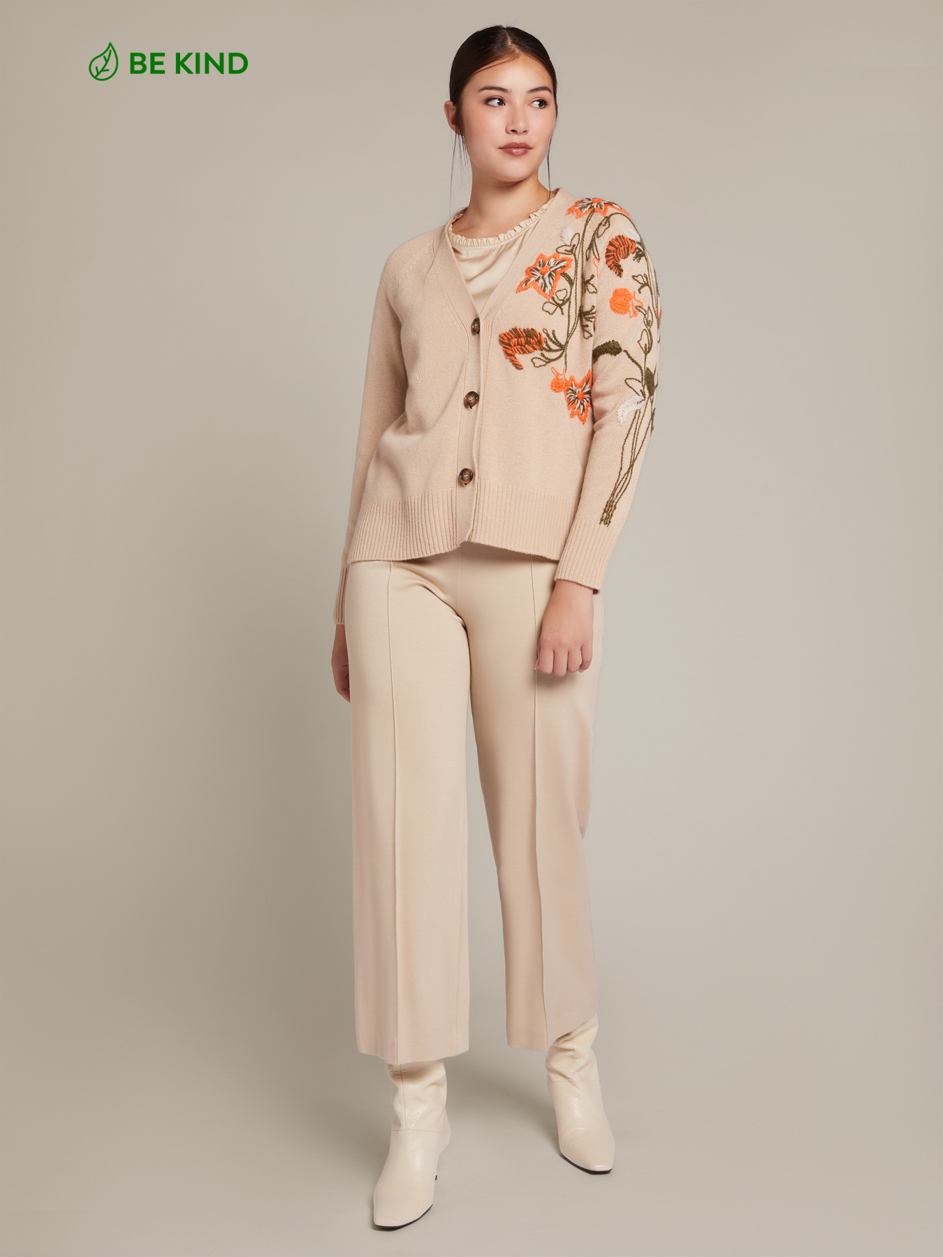 C&aacute;rdigan con bordado floral image number 0