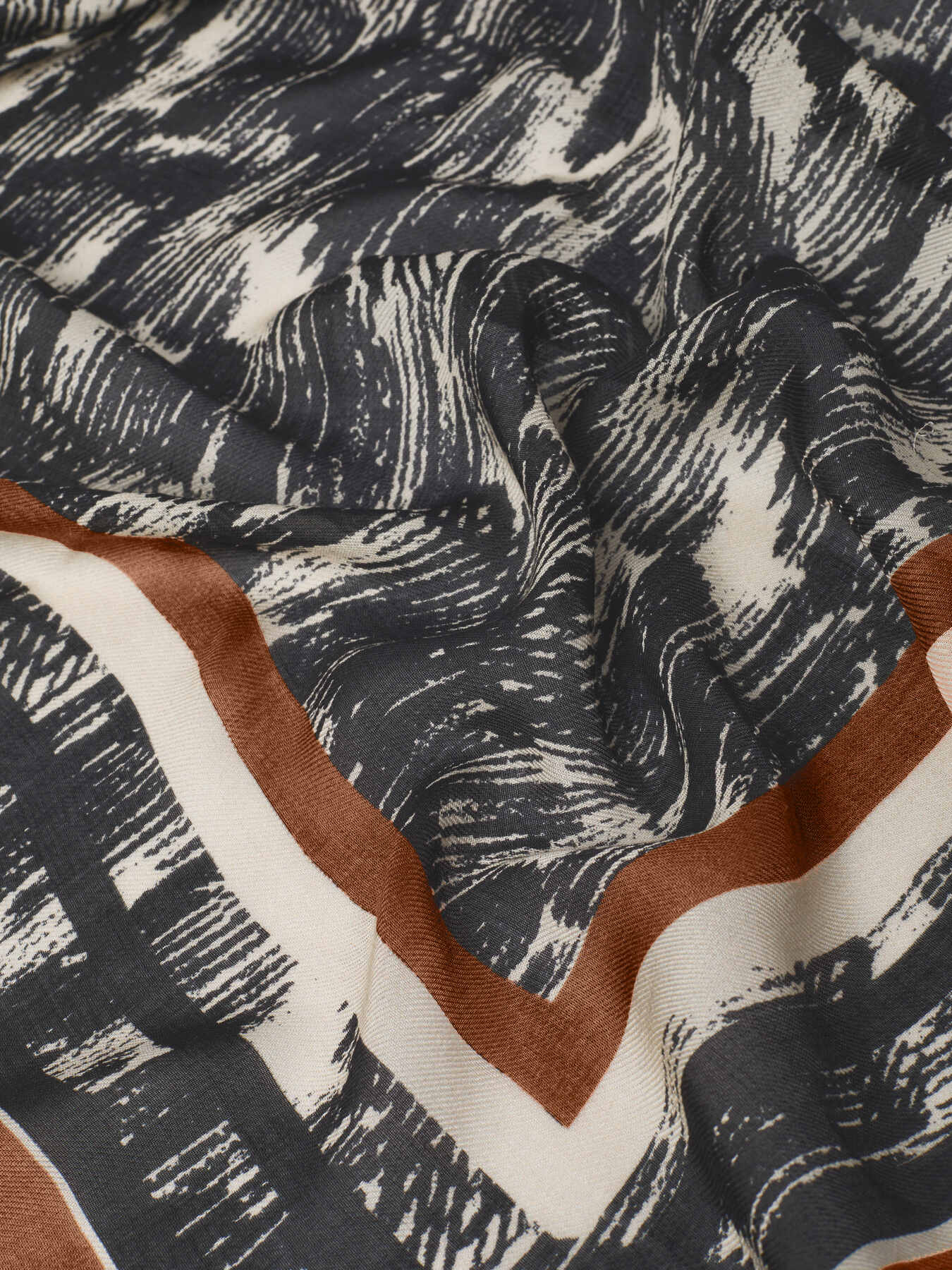 Printed scarf image number 2