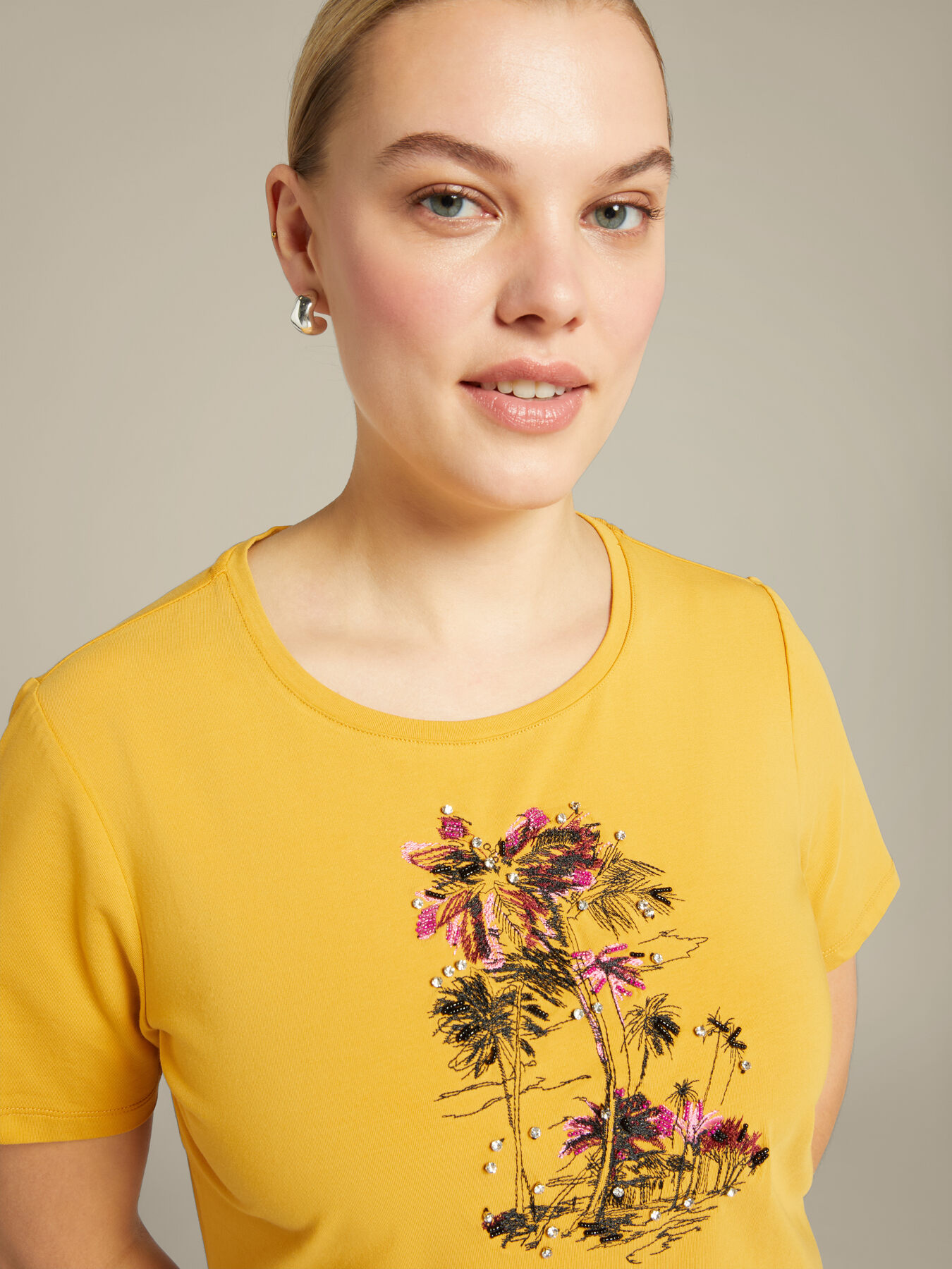 T-shirt brod&eacute; image number 3