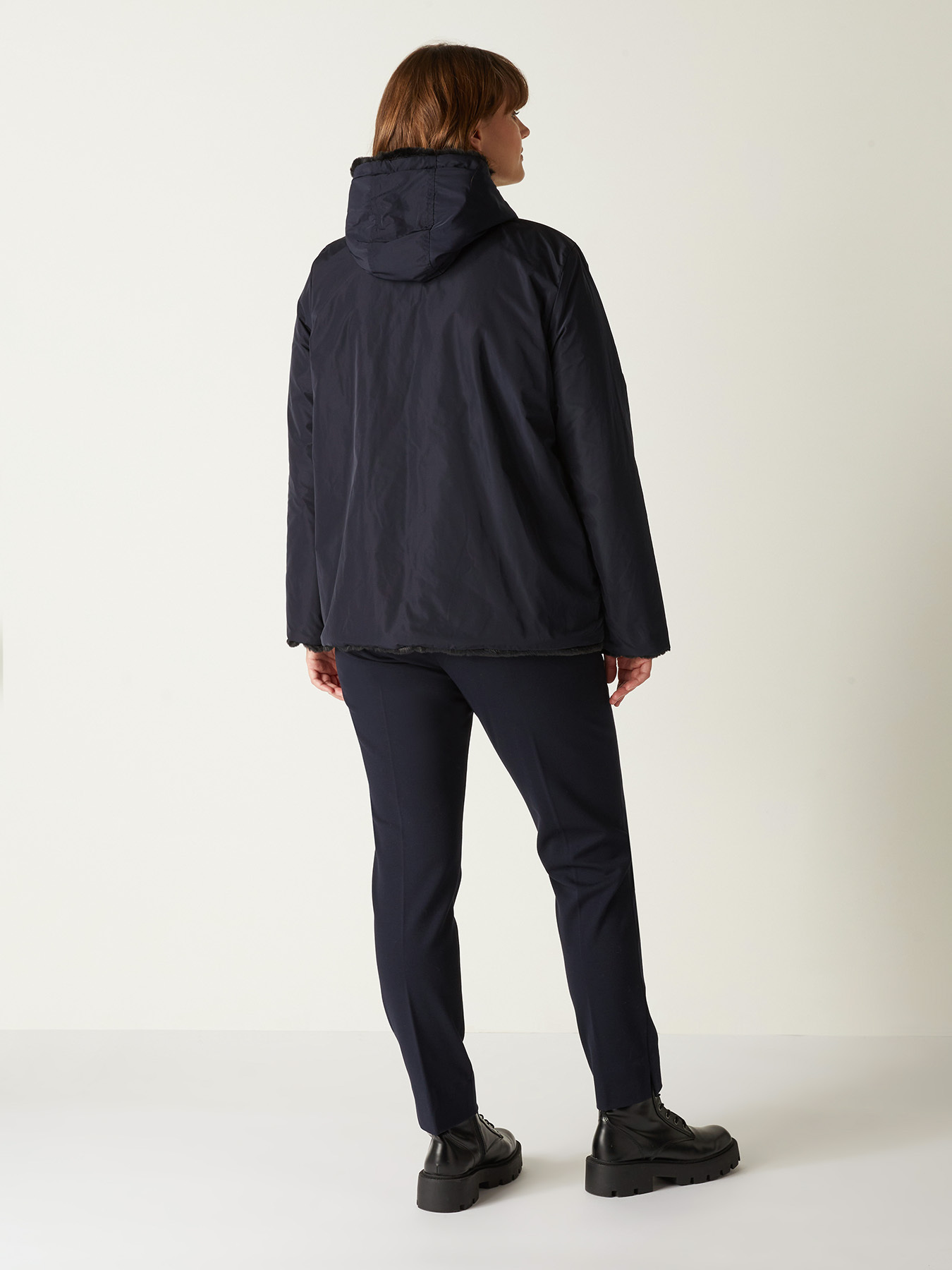 Piumino con bordi ricamati image number 1