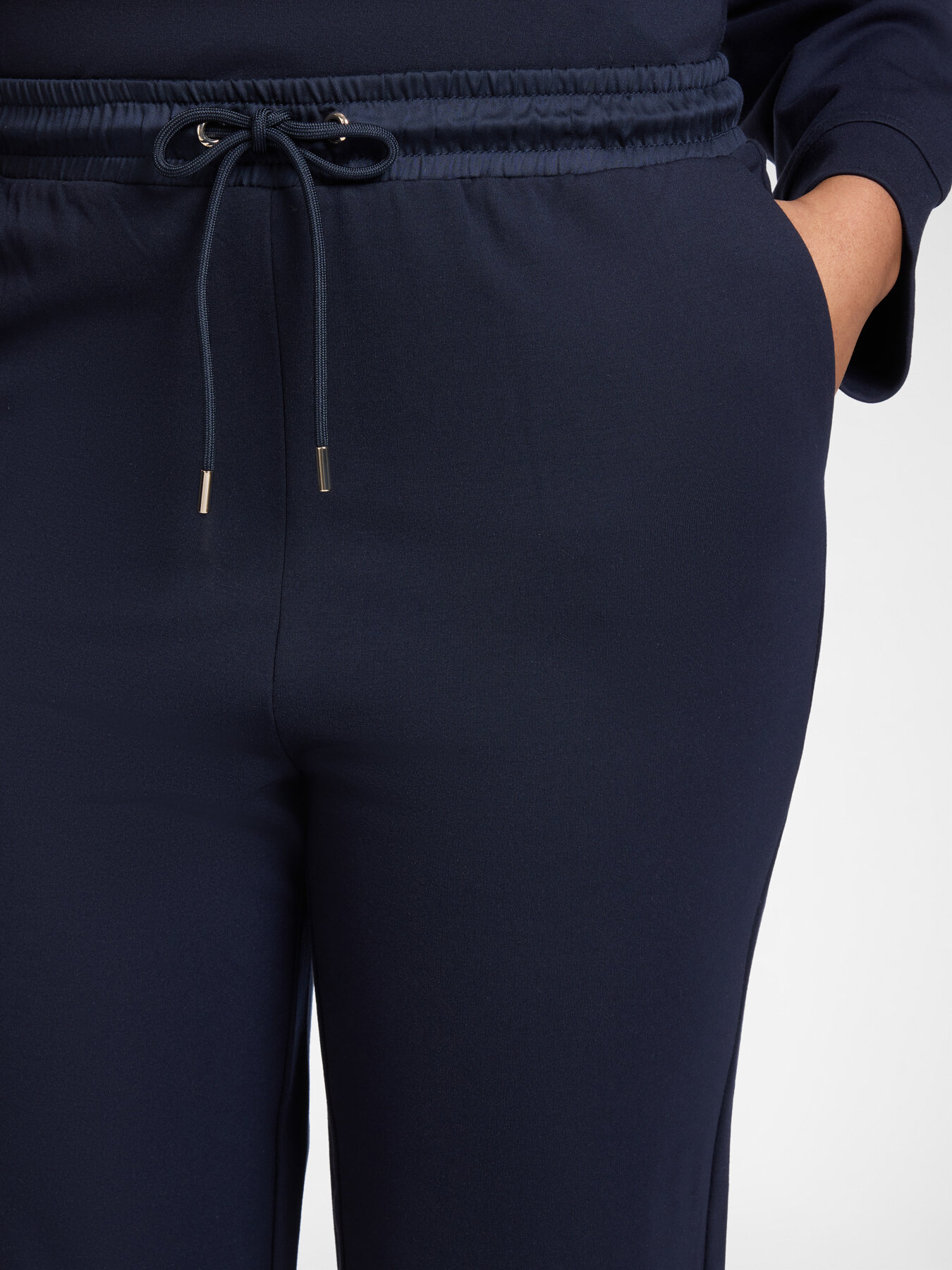 Pantalones joggers image number 3
