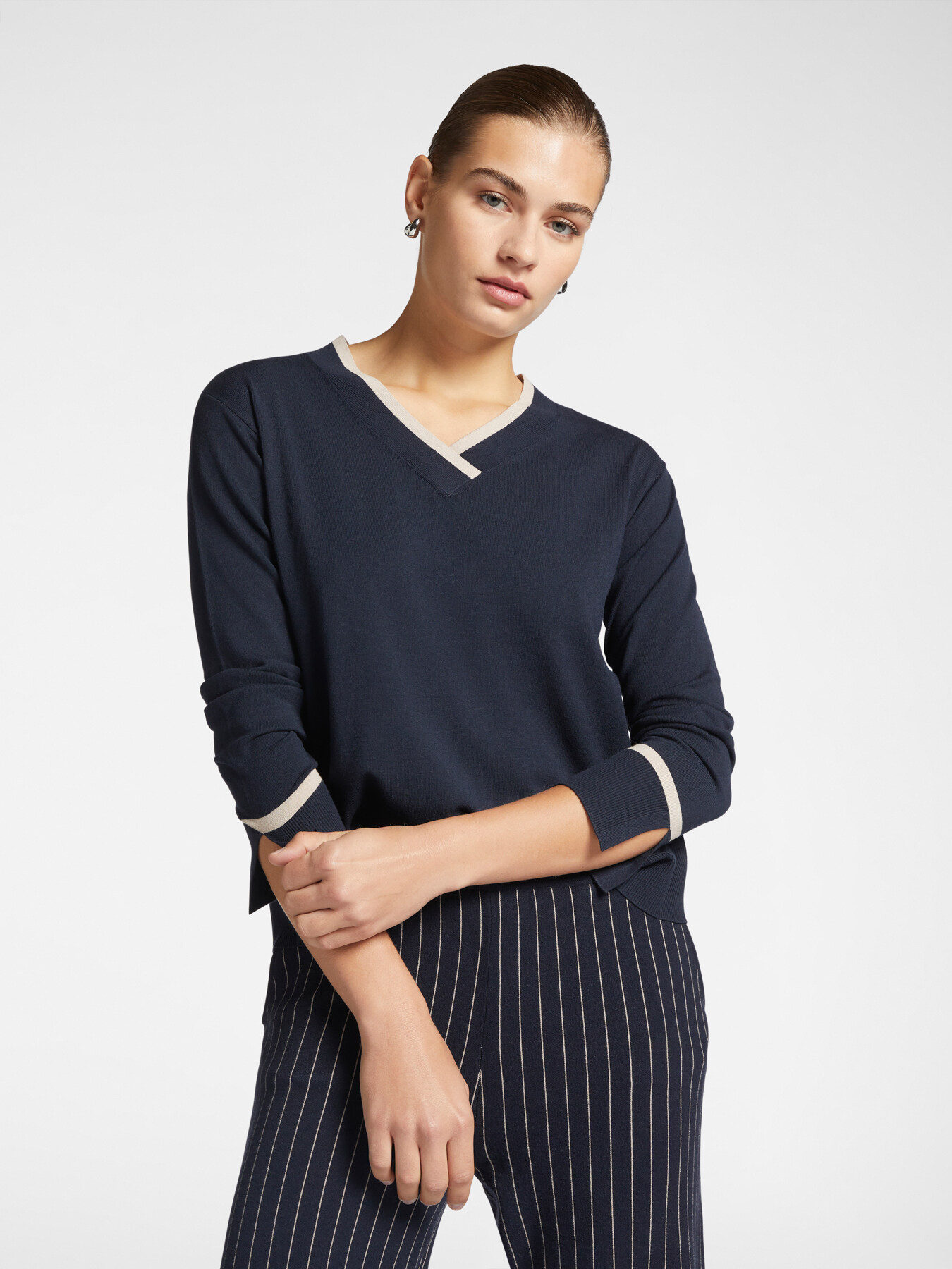 Sweater with contrasting border image number 0