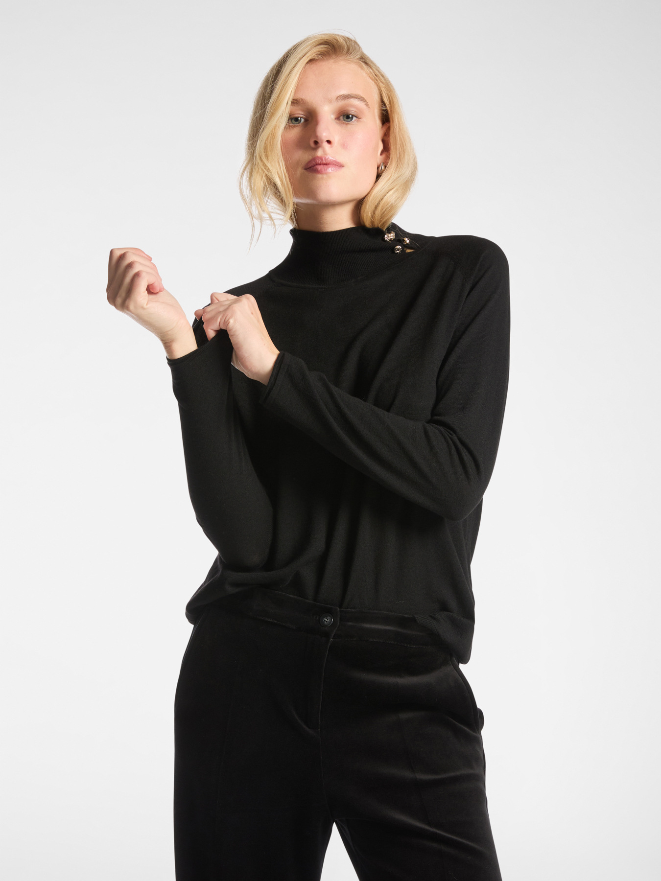 Sweater with cuff links at the neck image number 0