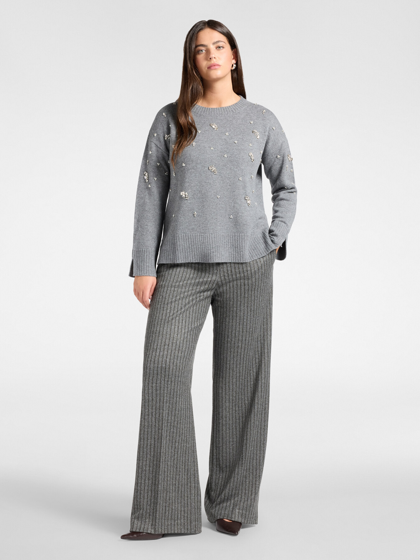 Pull ras du cou en pure laine avec broderie image number 2