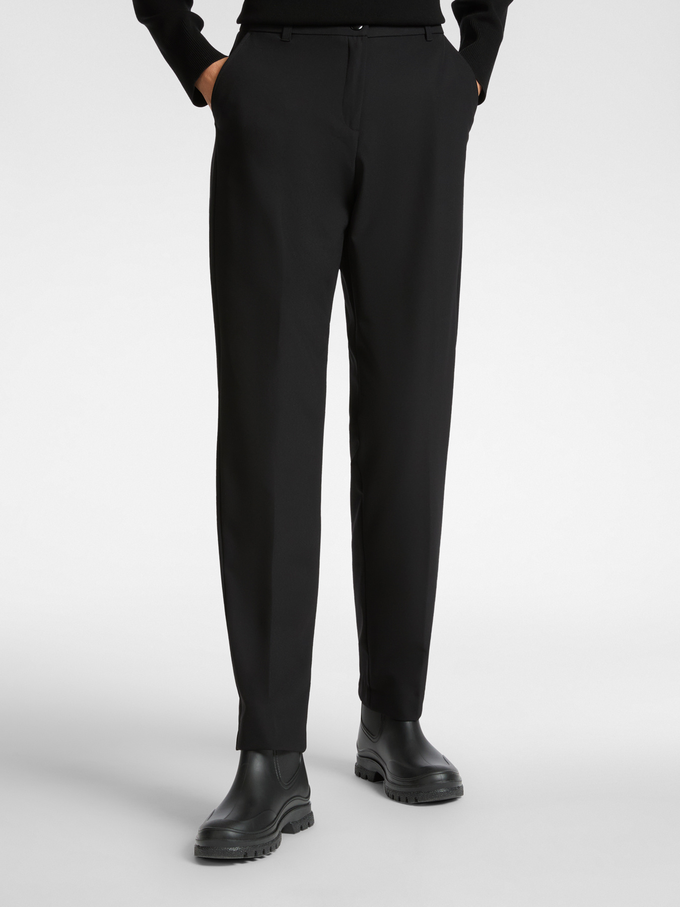 Chinos aus technischem Gewebe image number 2